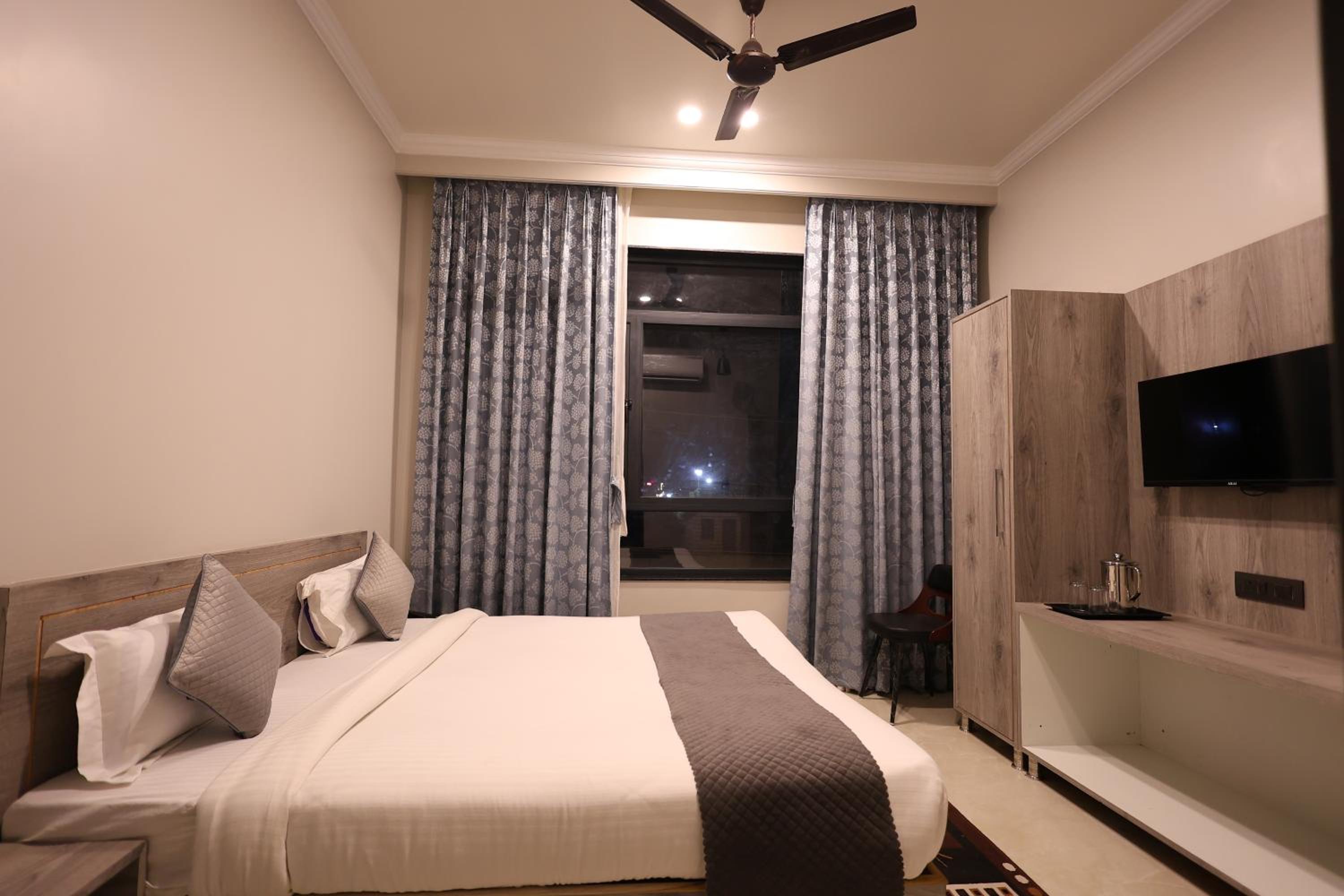 Deluxe Double Room photo 3