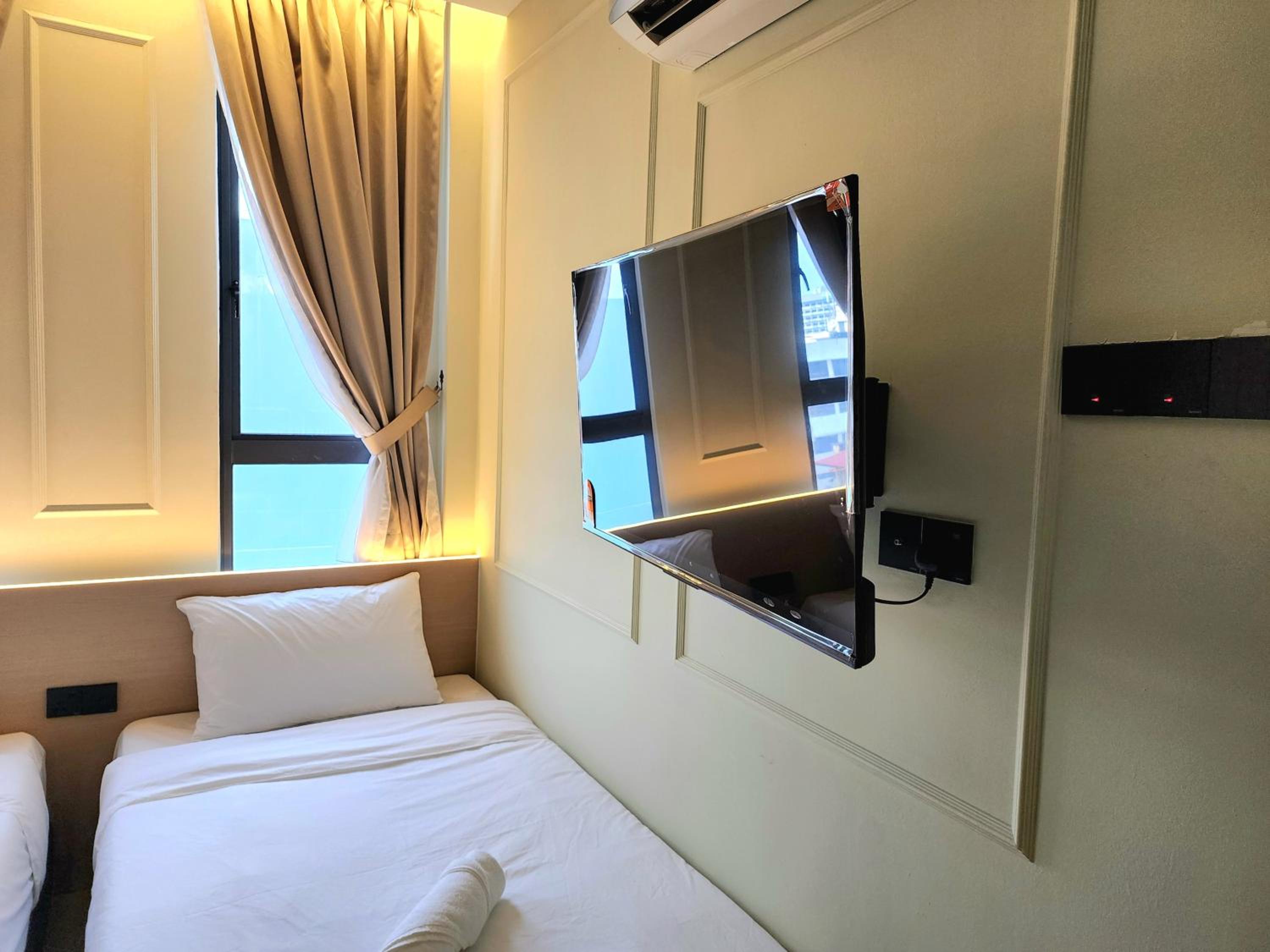 Twin Room - Photo 2