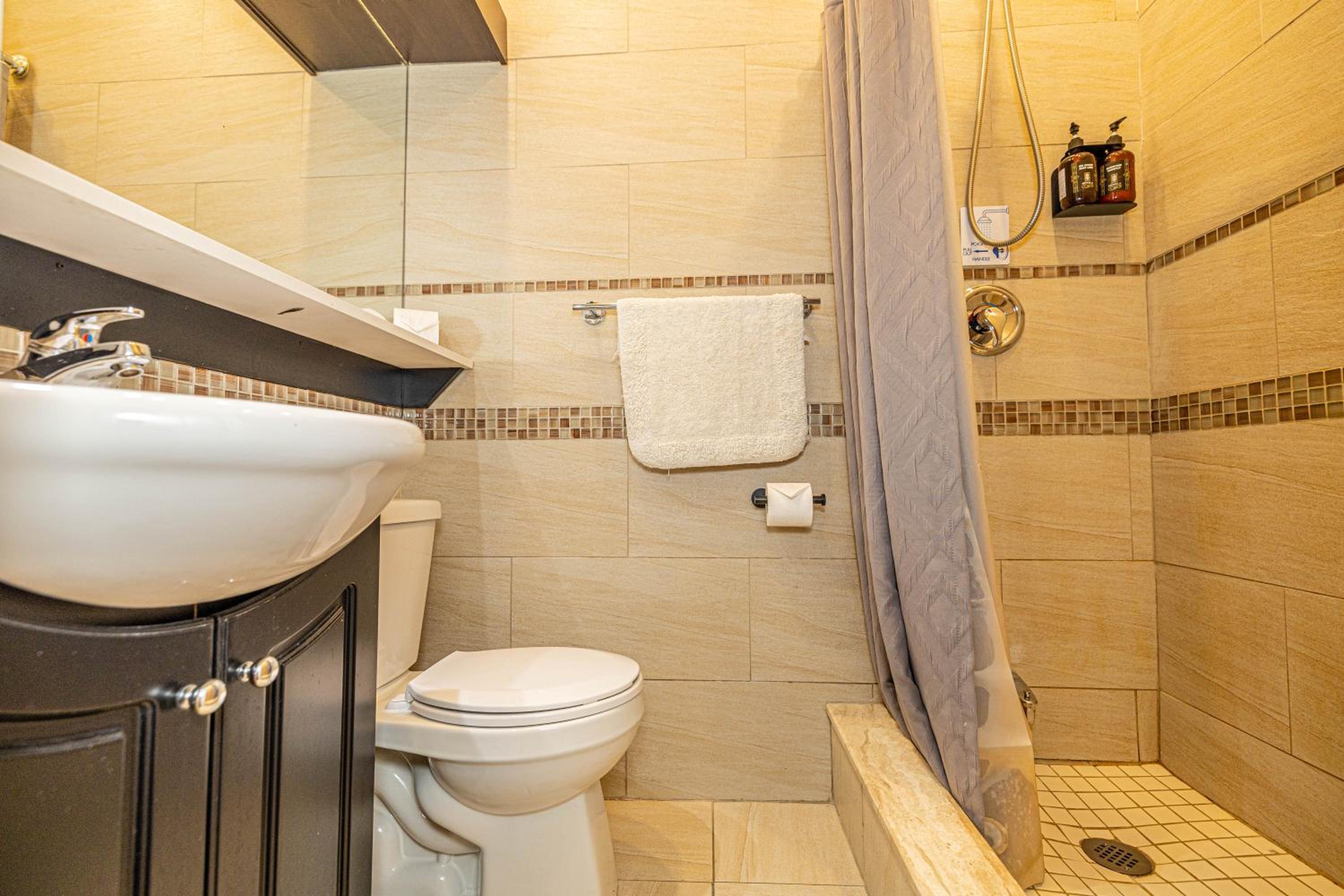 Double Room with Private Bathroom photo 2