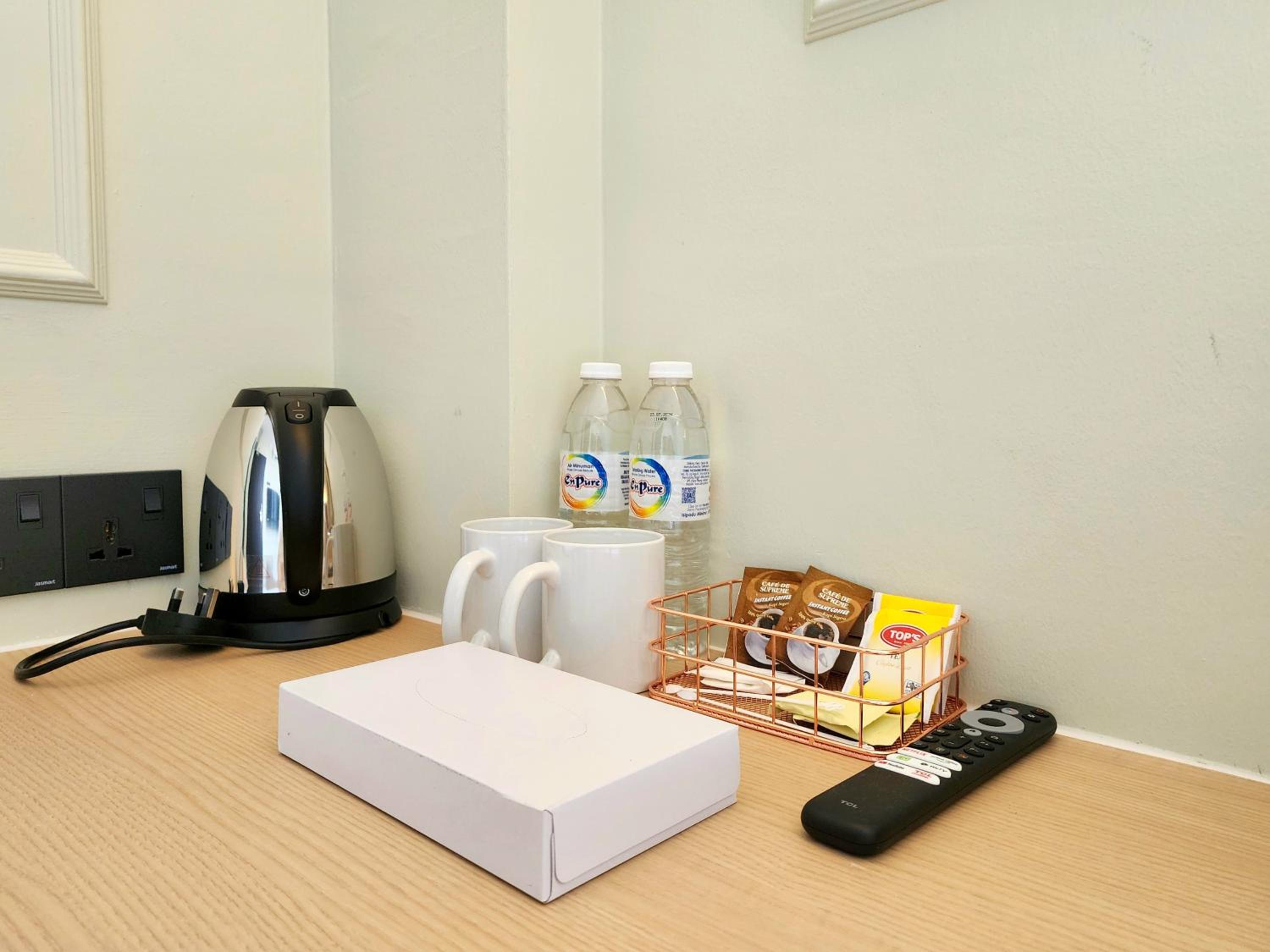 Standard Queen Room - Photo 7