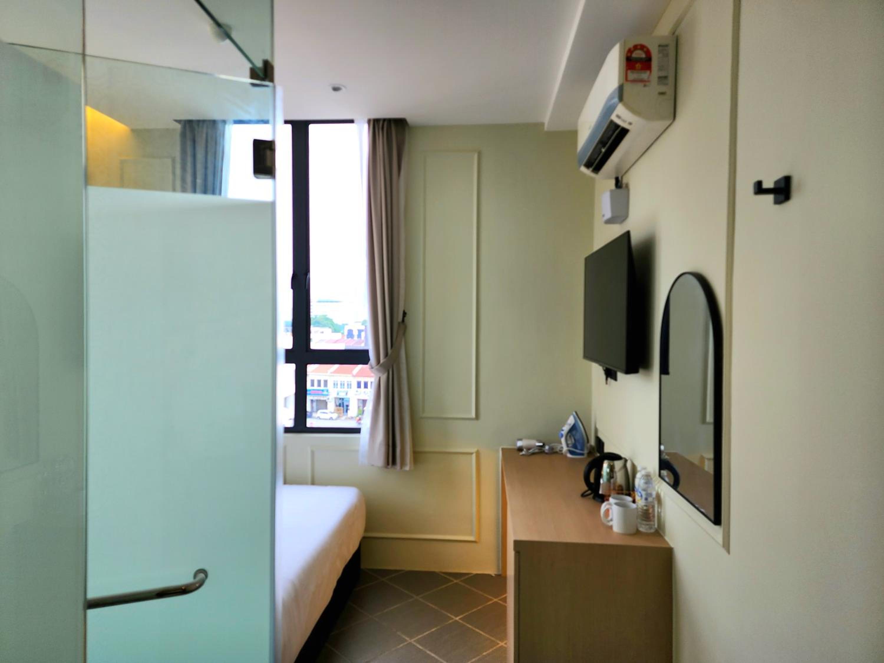 Deluxe Queen Room - Photo 5
