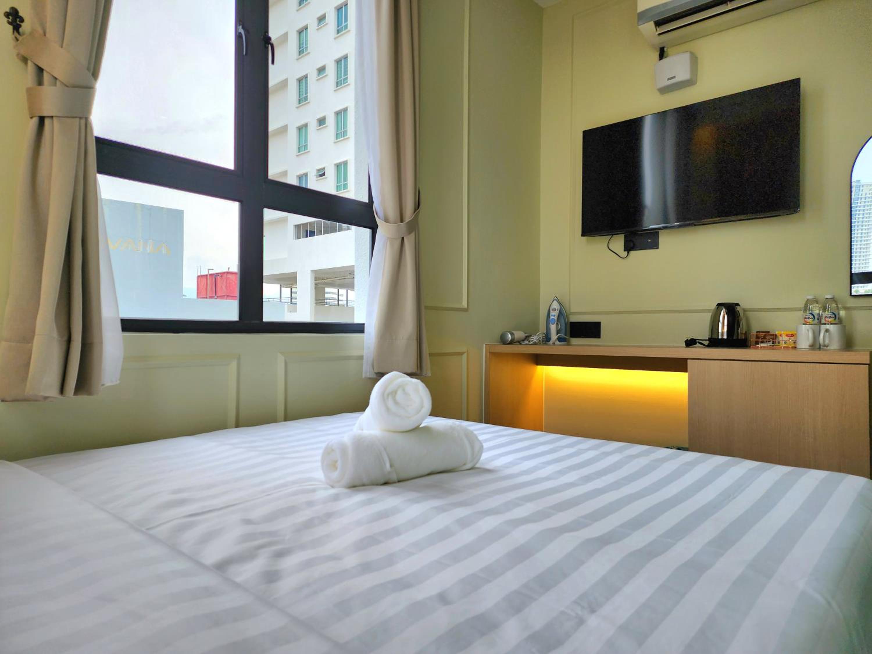 Deluxe Queen Room - Photo 3