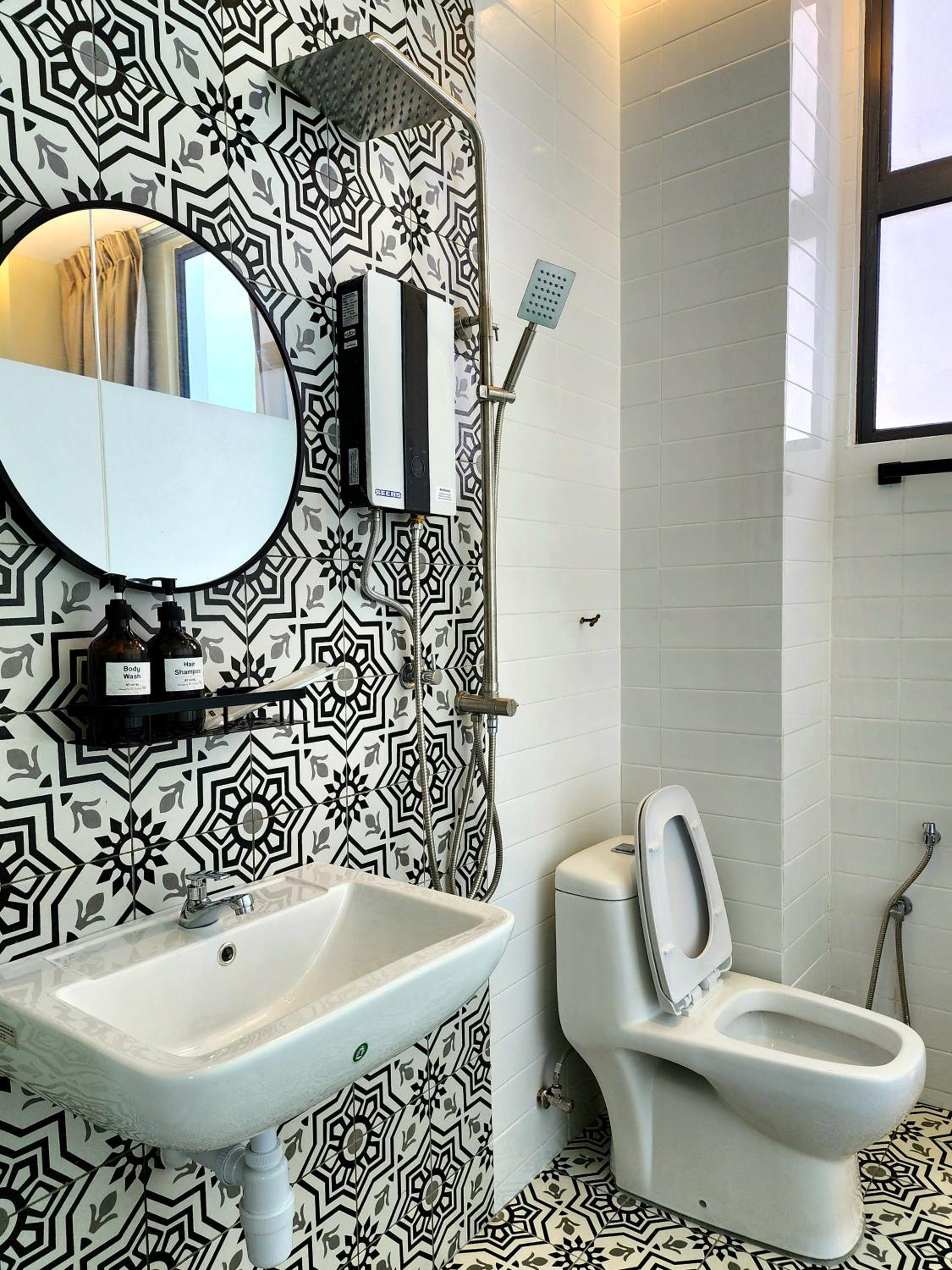 Deluxe Queen Room - Photo 9