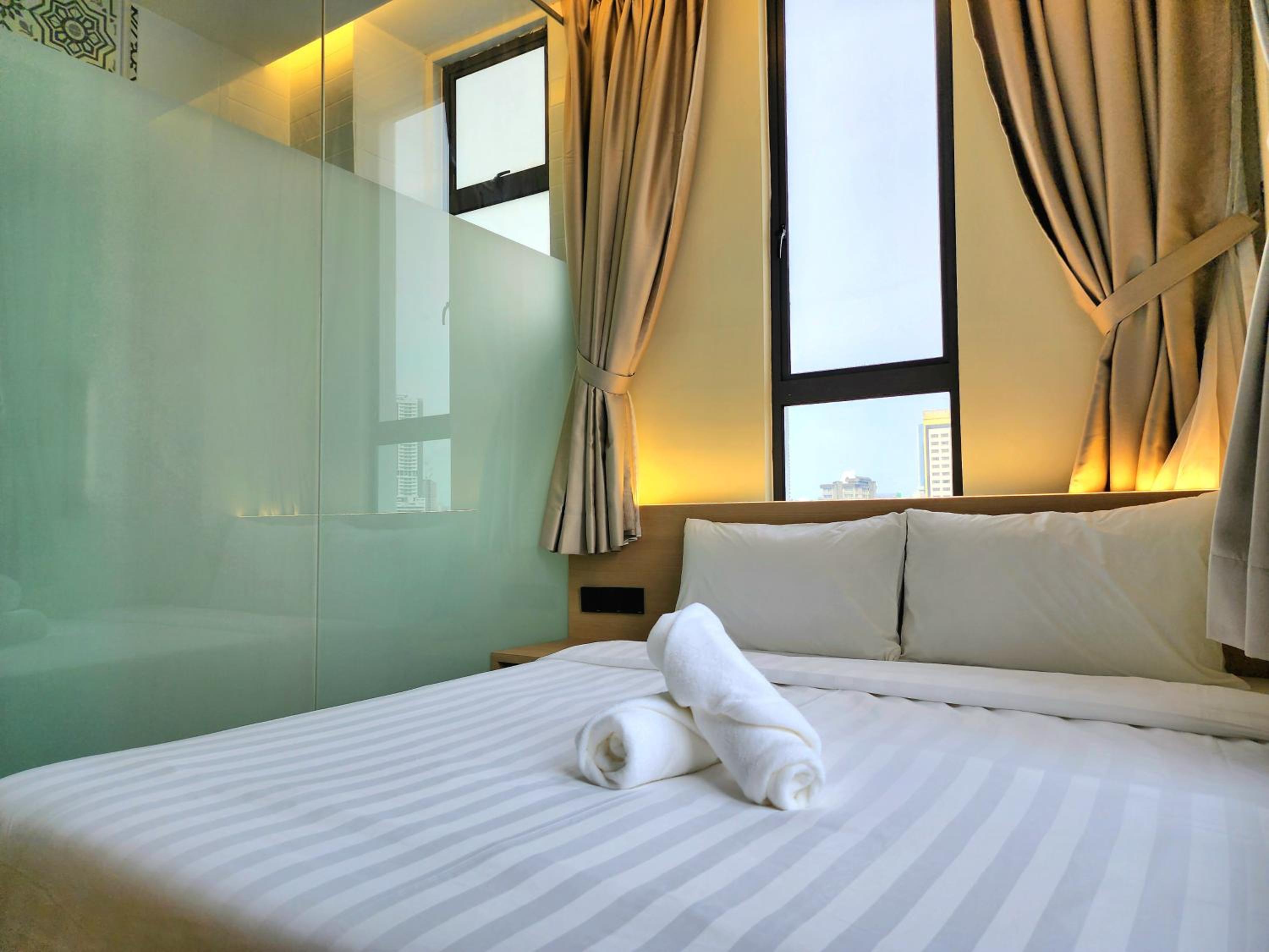 Deluxe Queen Room - Photo 2