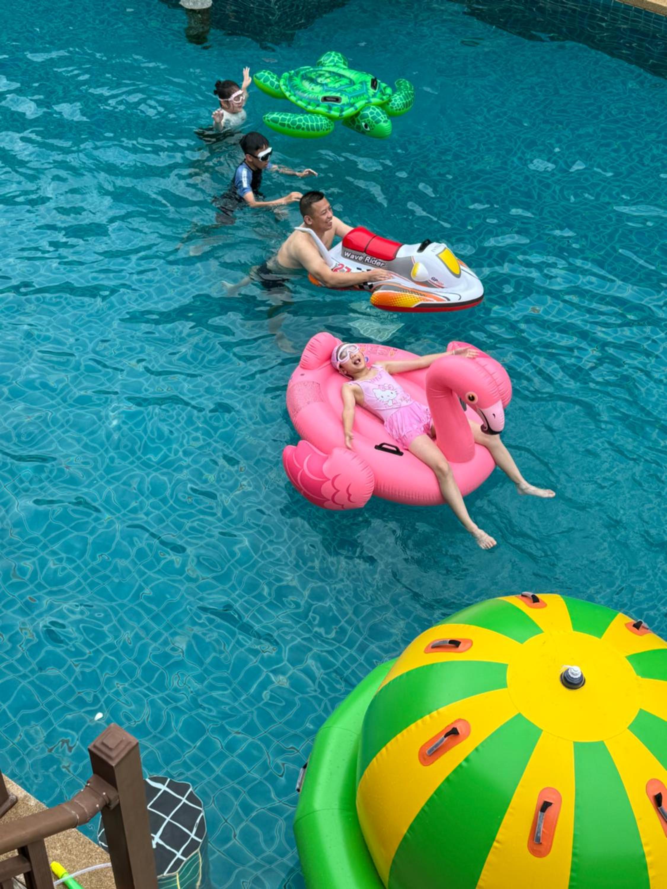Deluxe Double or Twin Room with Pool Access photo 2