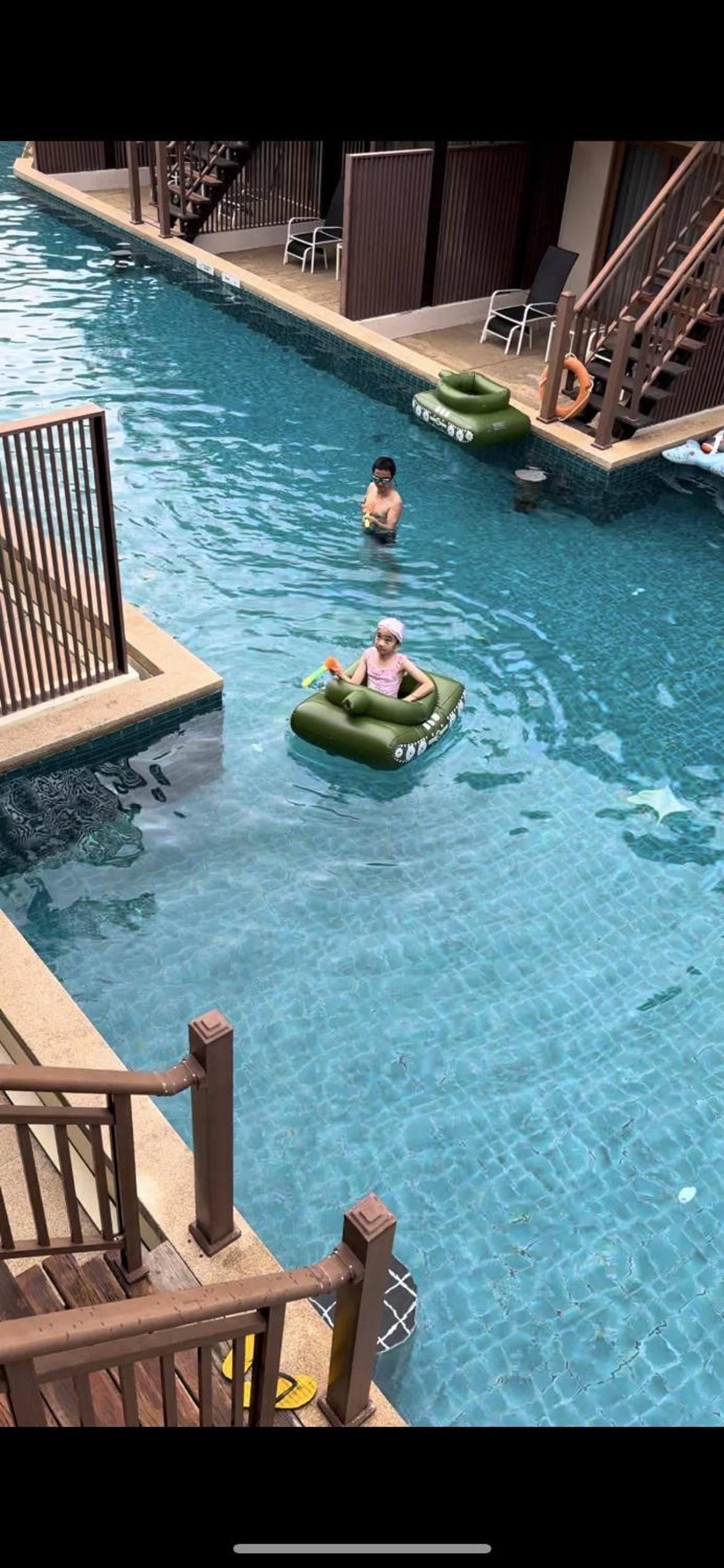 Deluxe Double or Twin Room with Pool Access photo 3