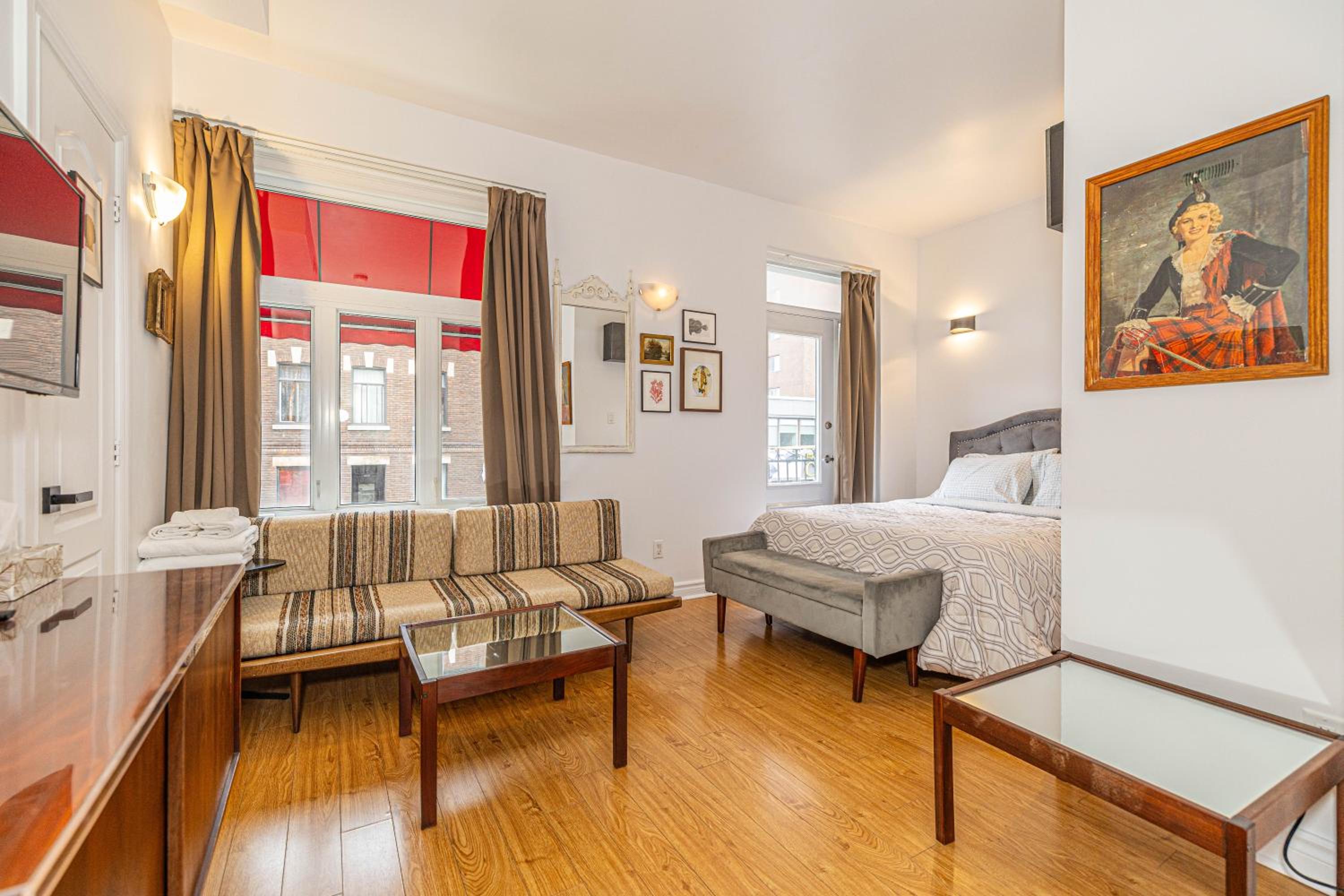 Deluxe Double Room with Balcony photo 1