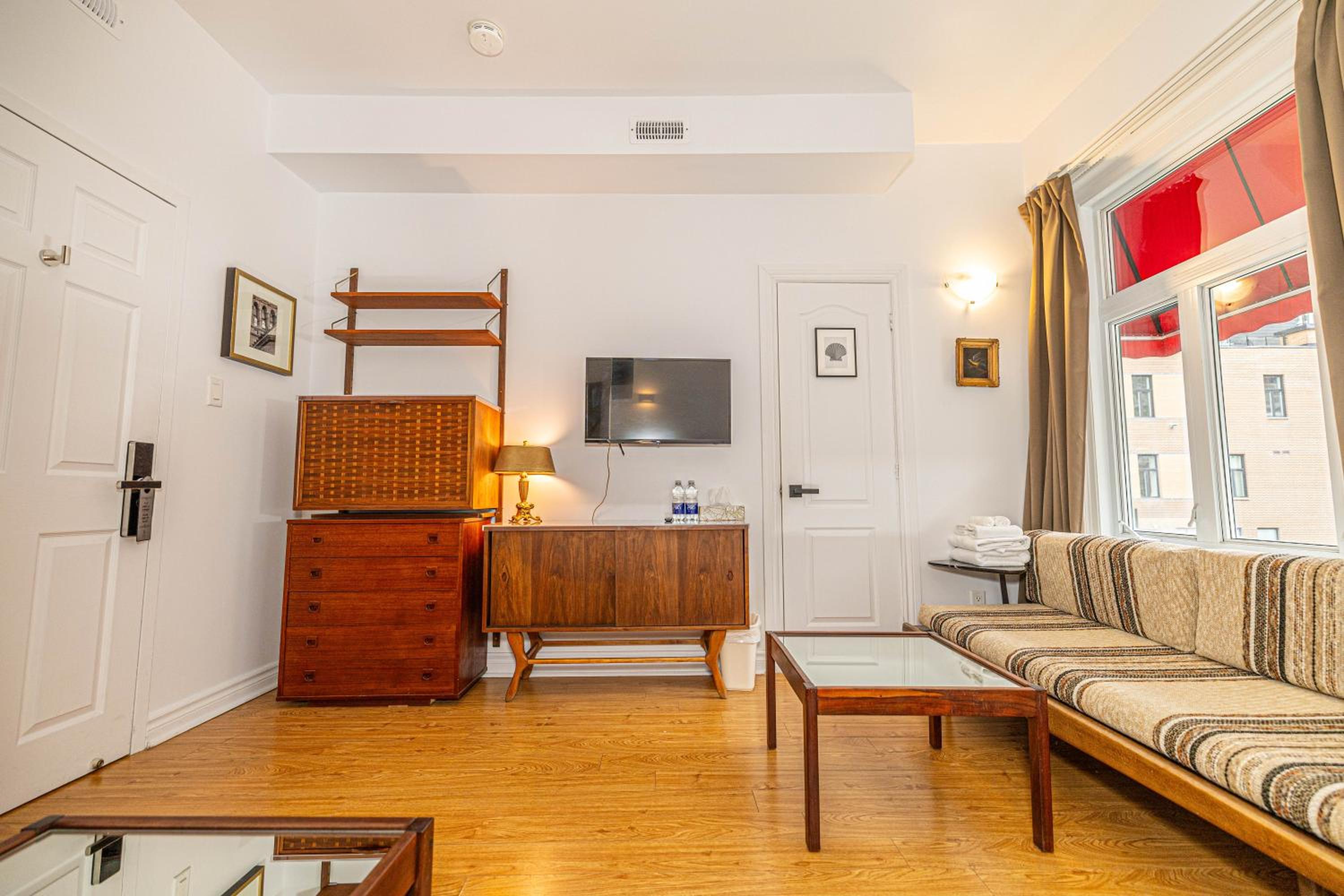 Deluxe Double Room with Balcony photo 3