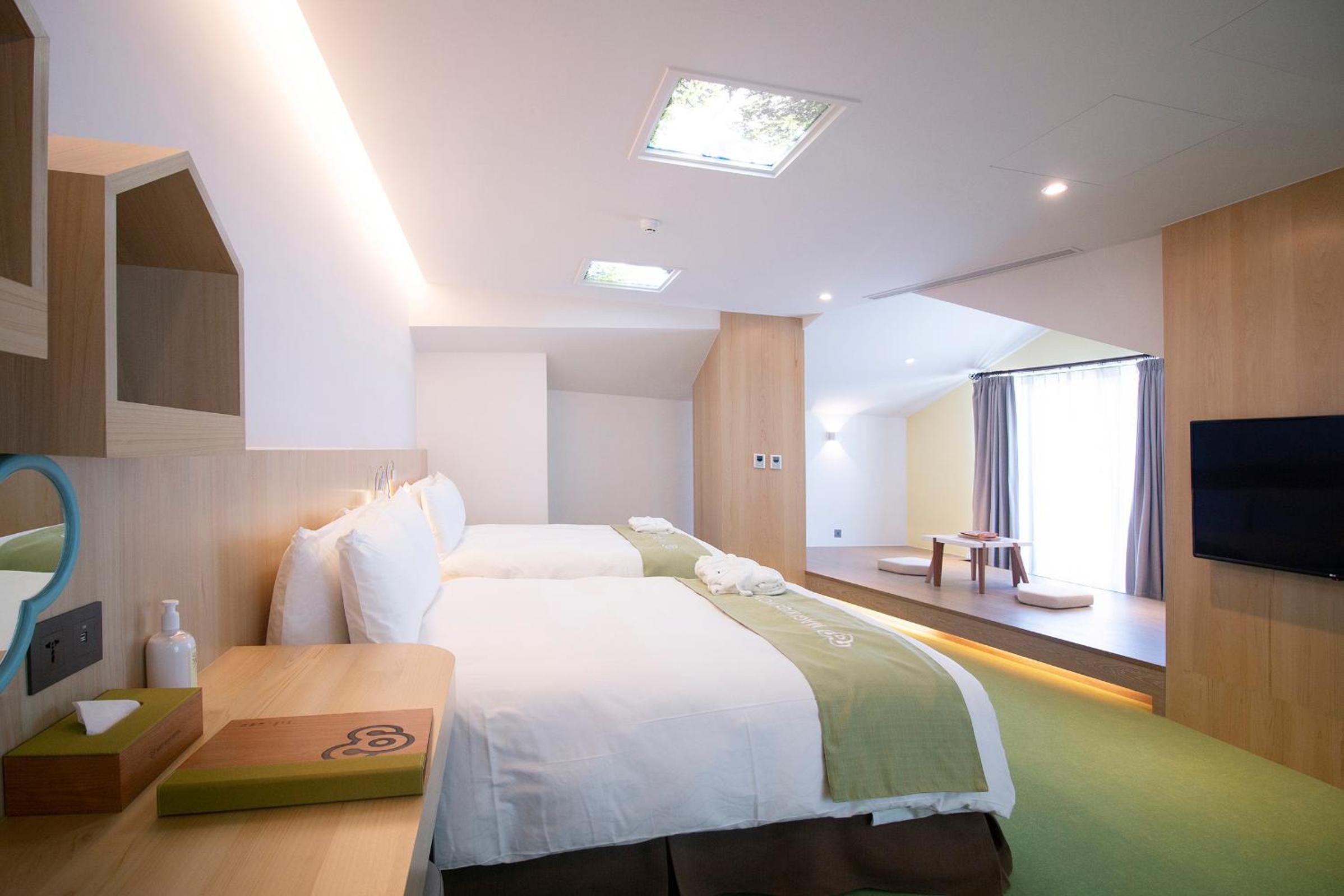 Deluxe Quadruple Room - Photo 2