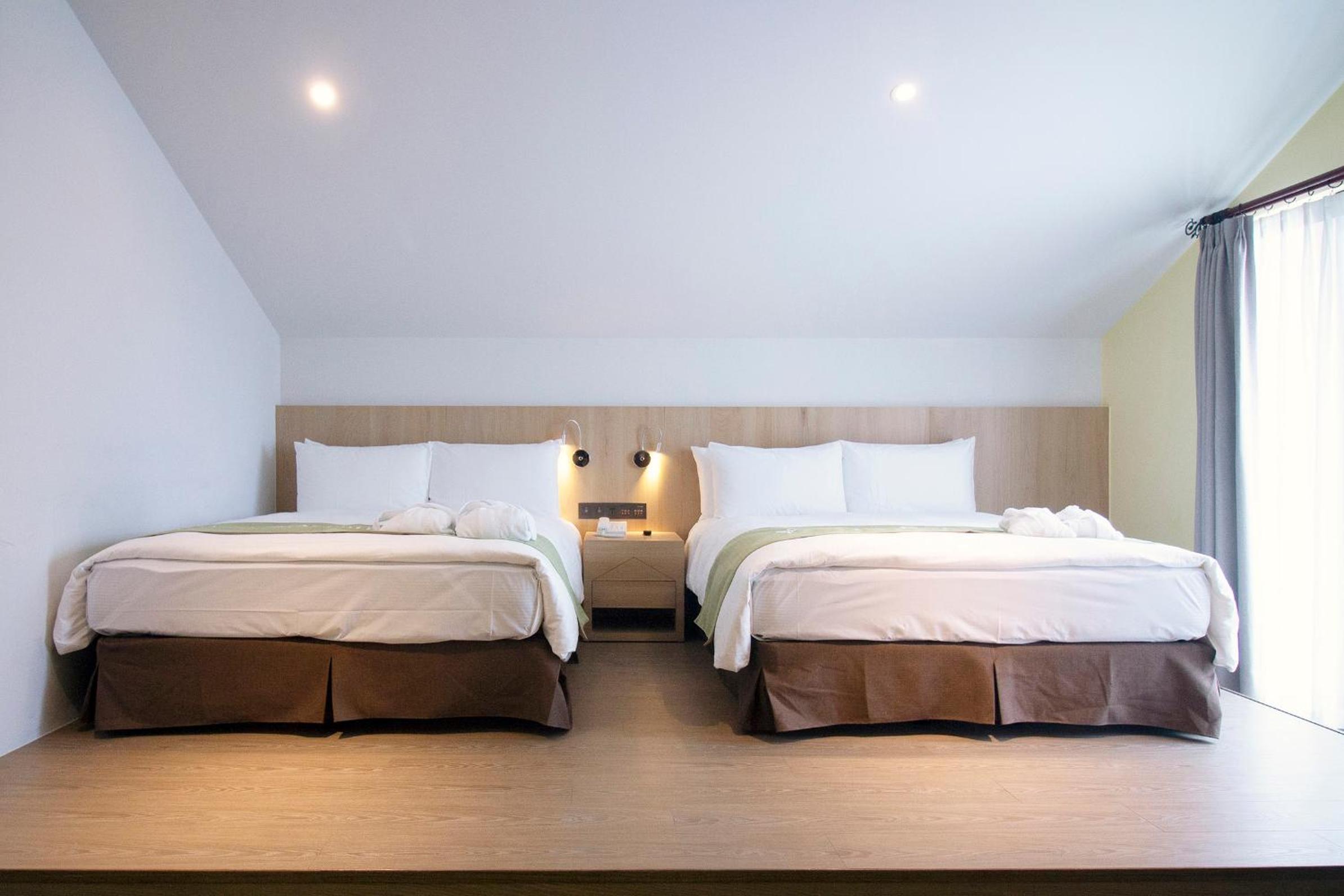Deluxe Quadruple Room - Photo 7