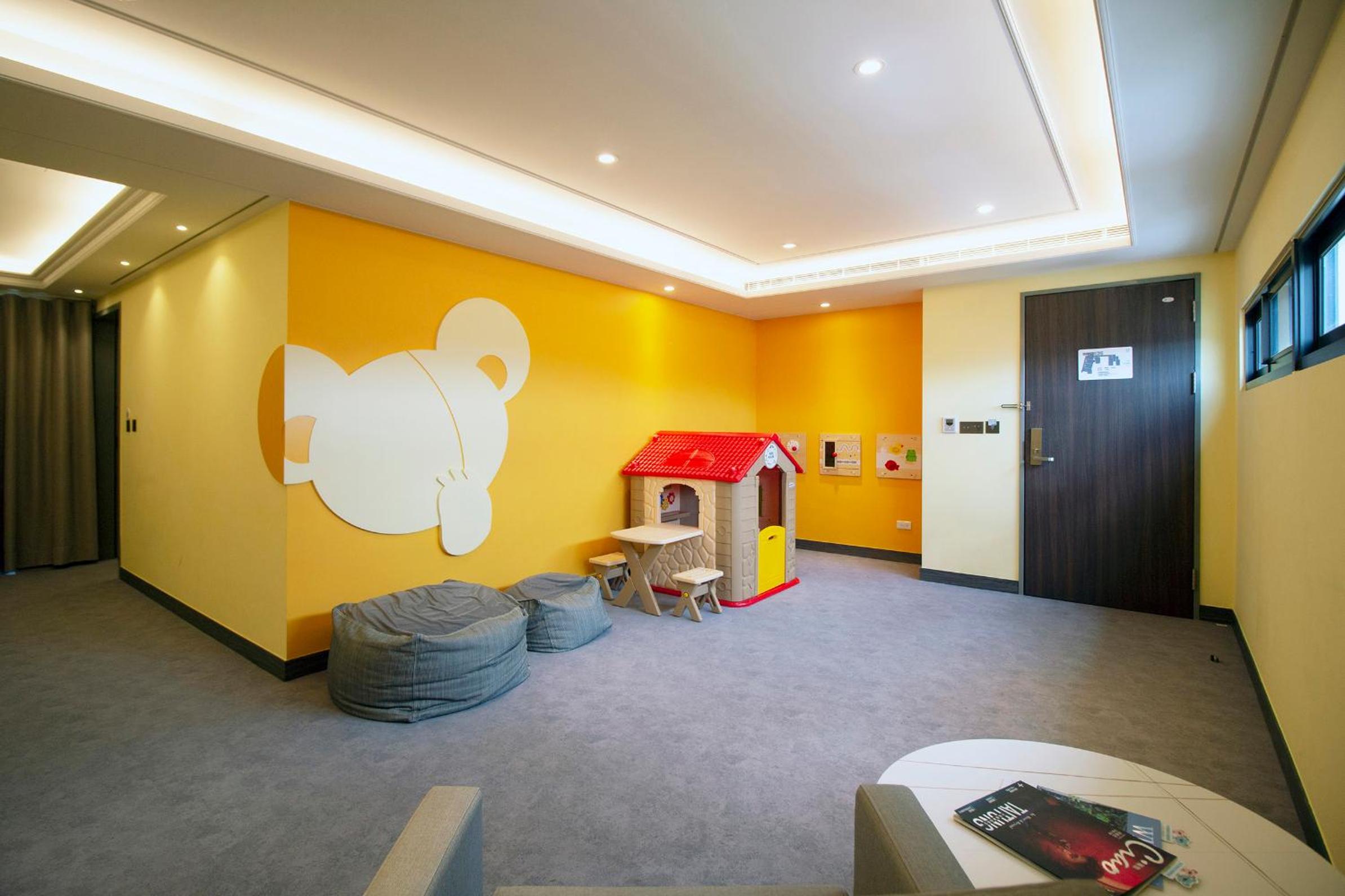 Premium Quadruple Room - Photo 11