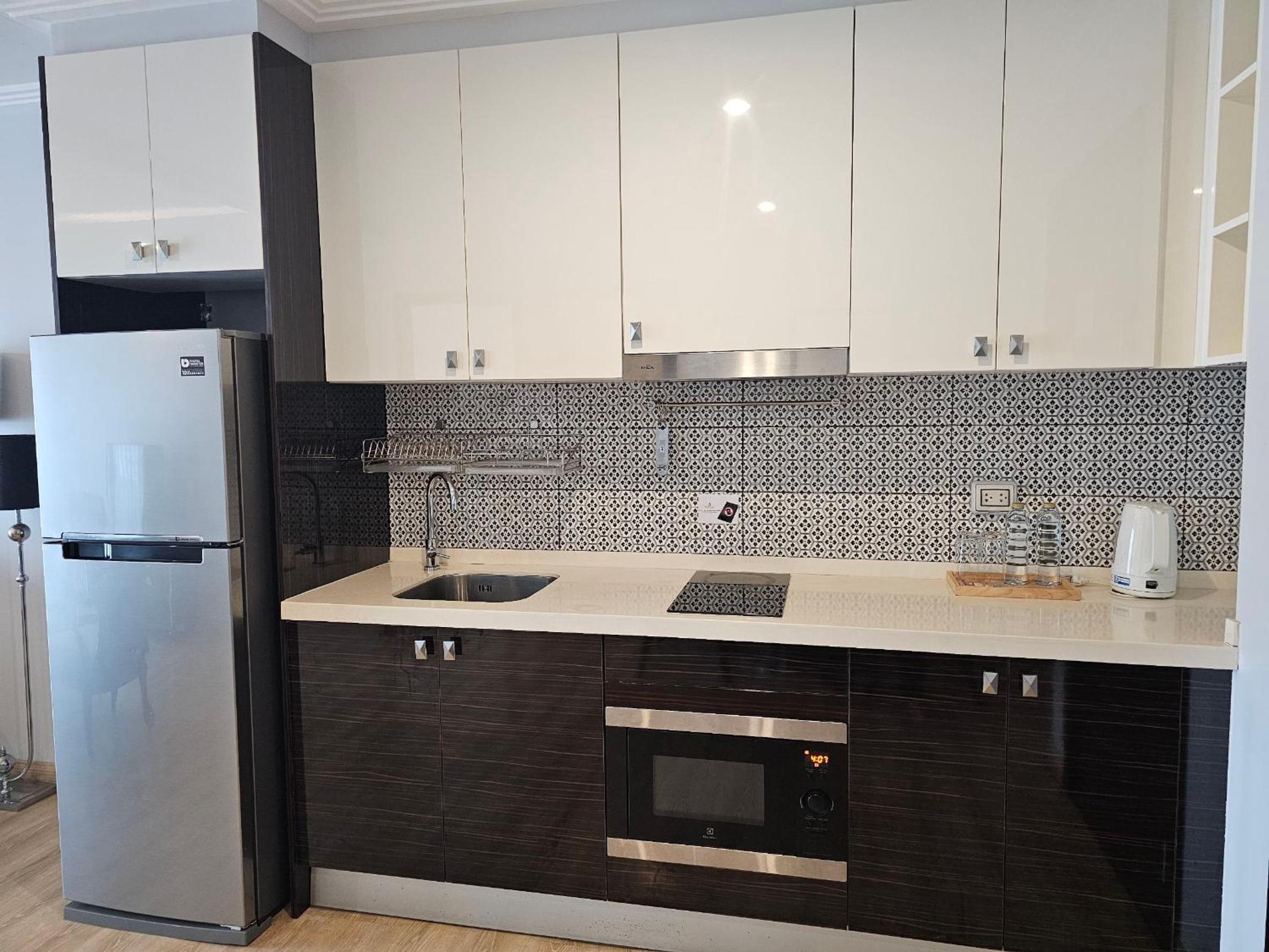 Executive Suite - Photo 3