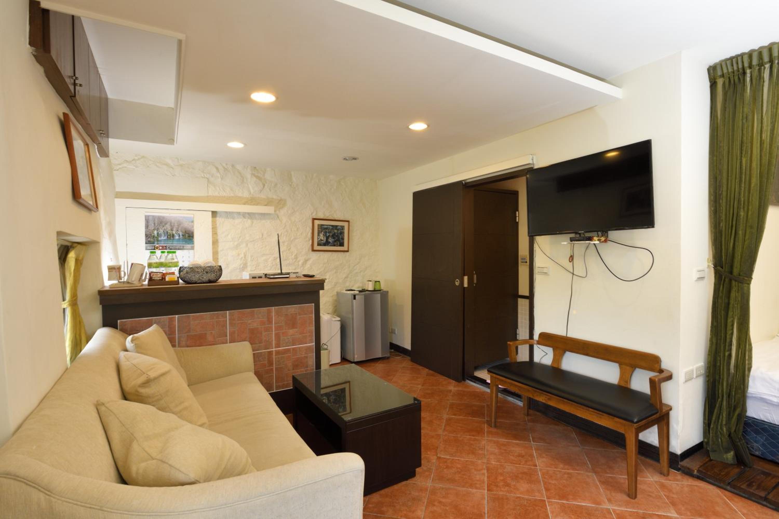 Deluxe Family Room - 102 photo 1