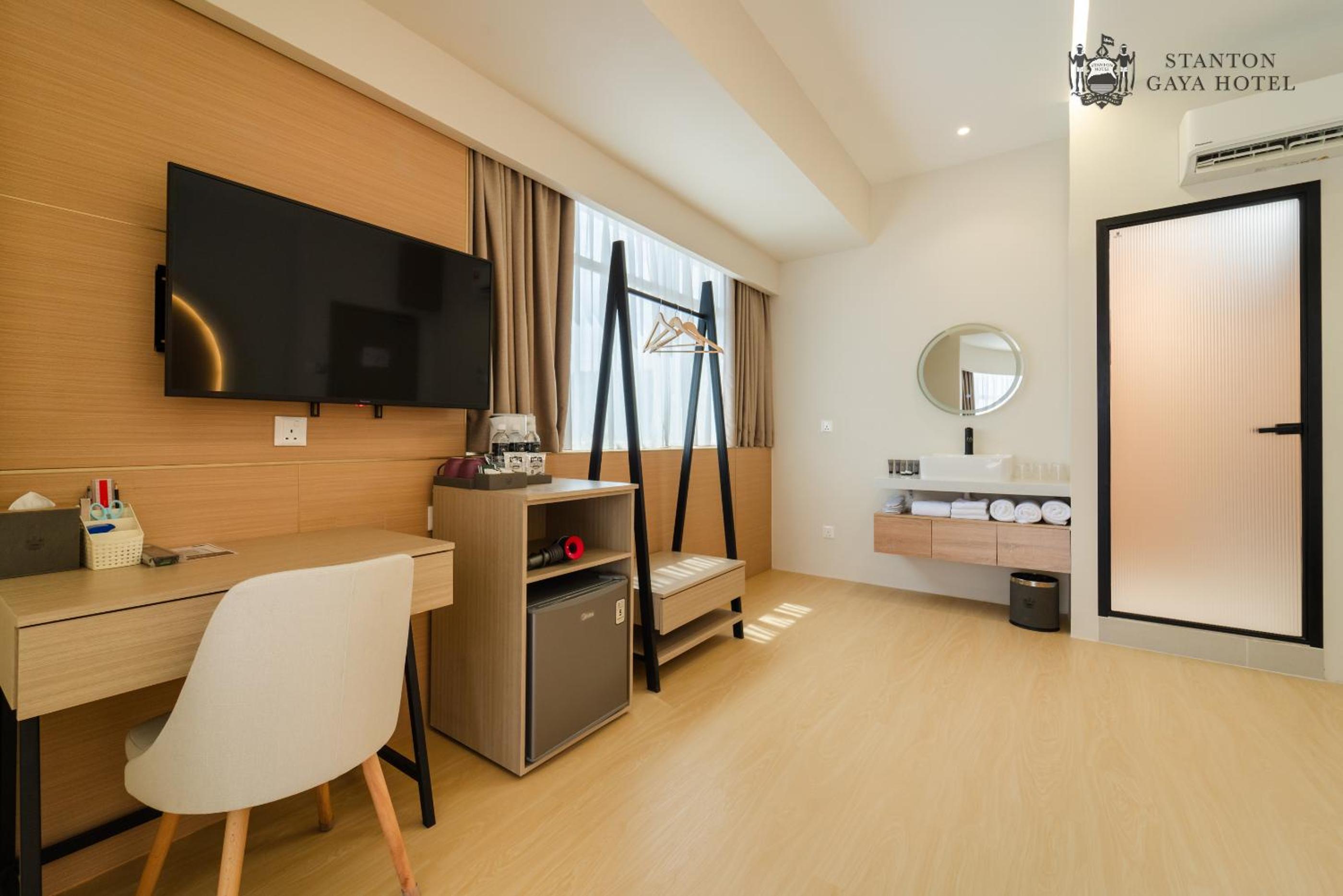 Family Room - Photo 3