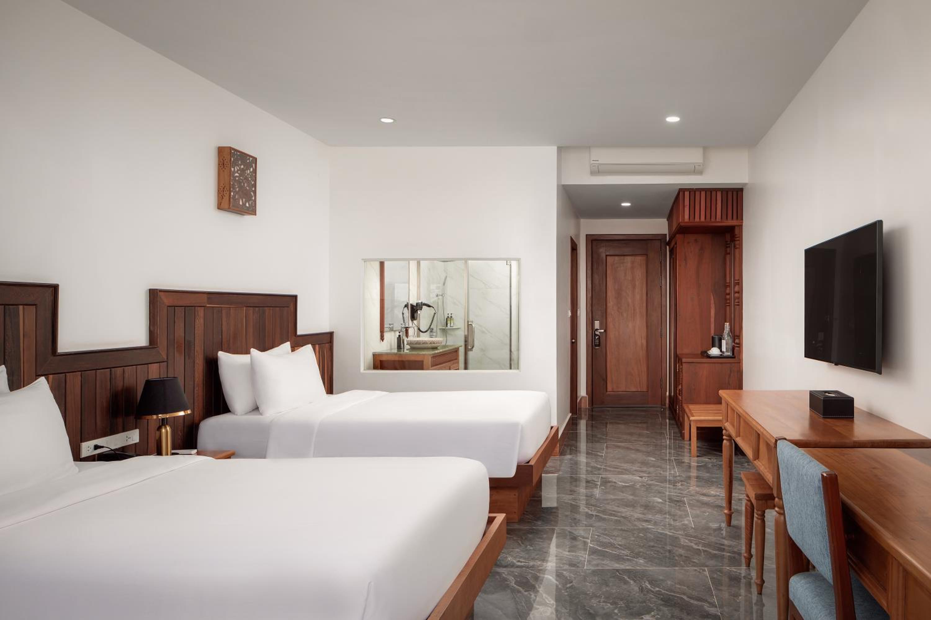Deluxe Twin Room with Balcony - Photo 2