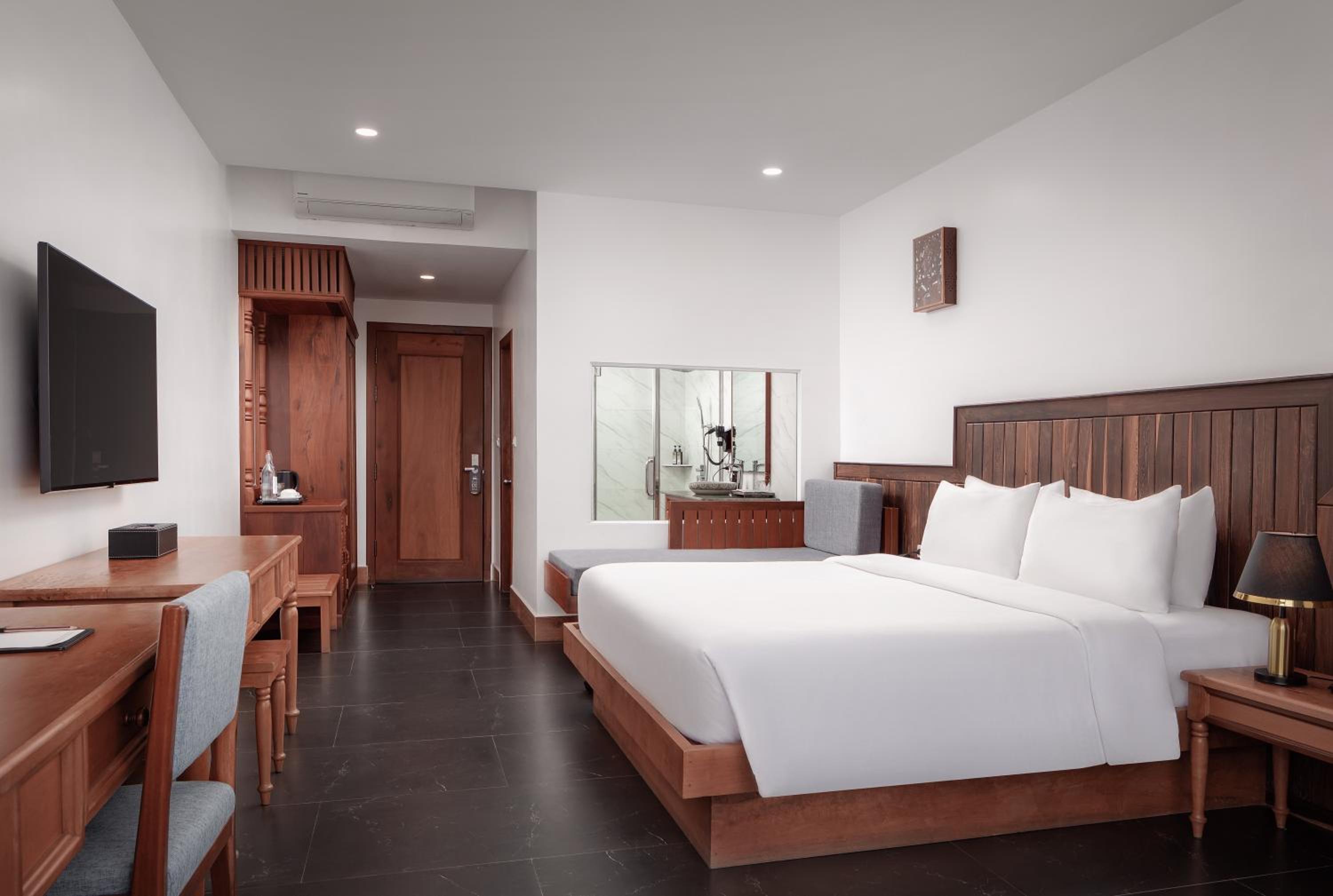 Deluxe Double Room with Balcony - Photo 1