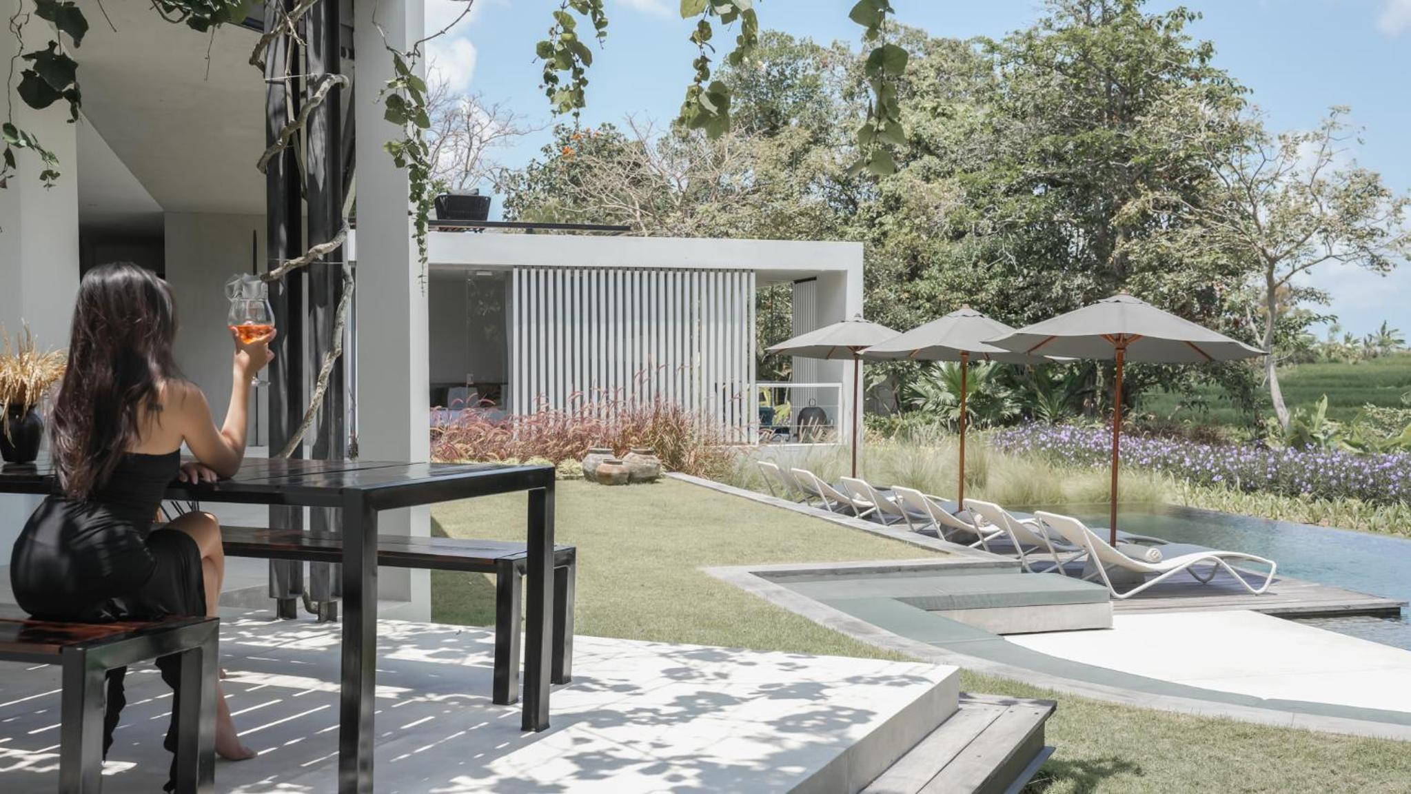 Villa photo 2