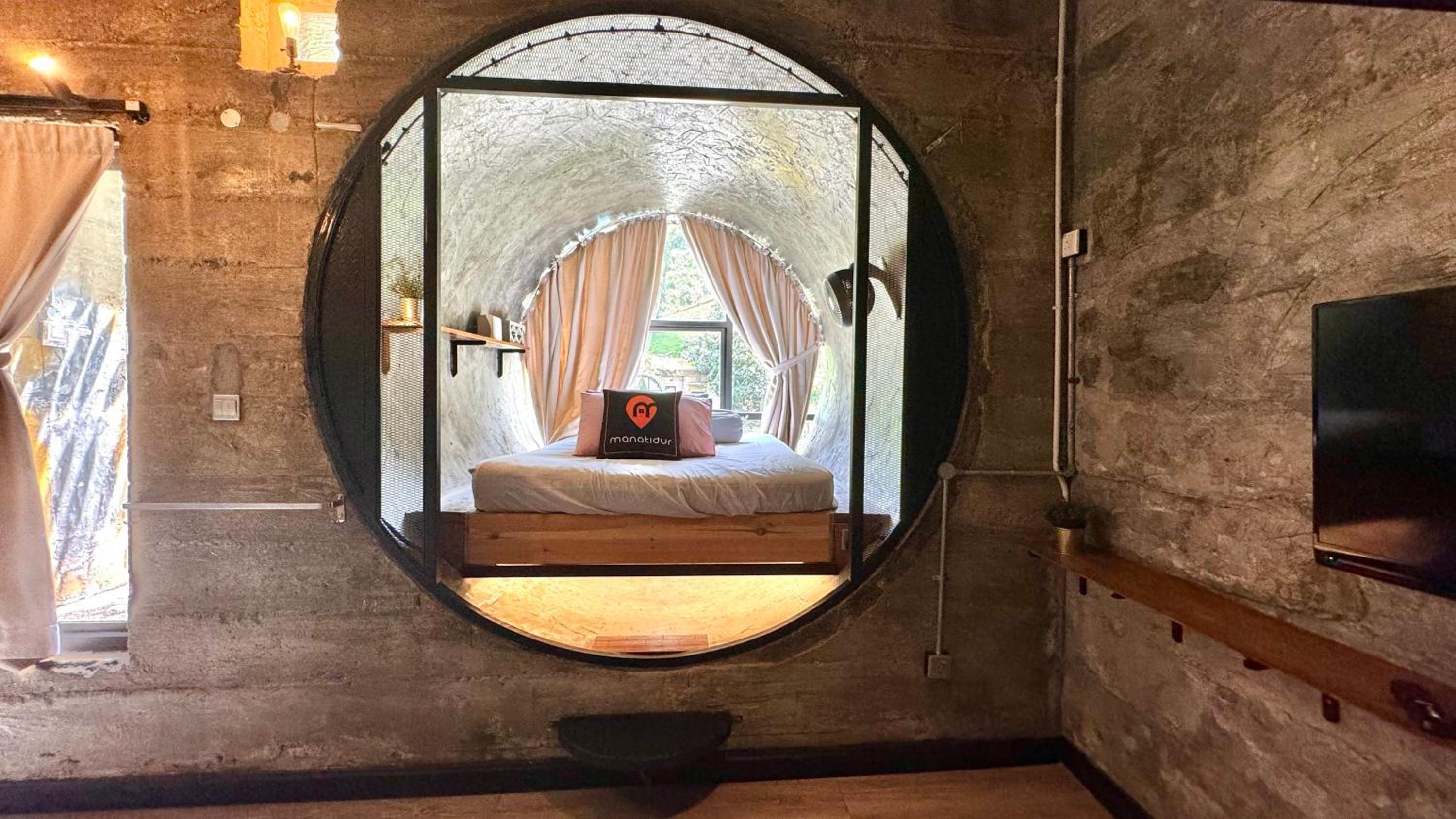 Quadruple Room with Private Bathroom photo 3