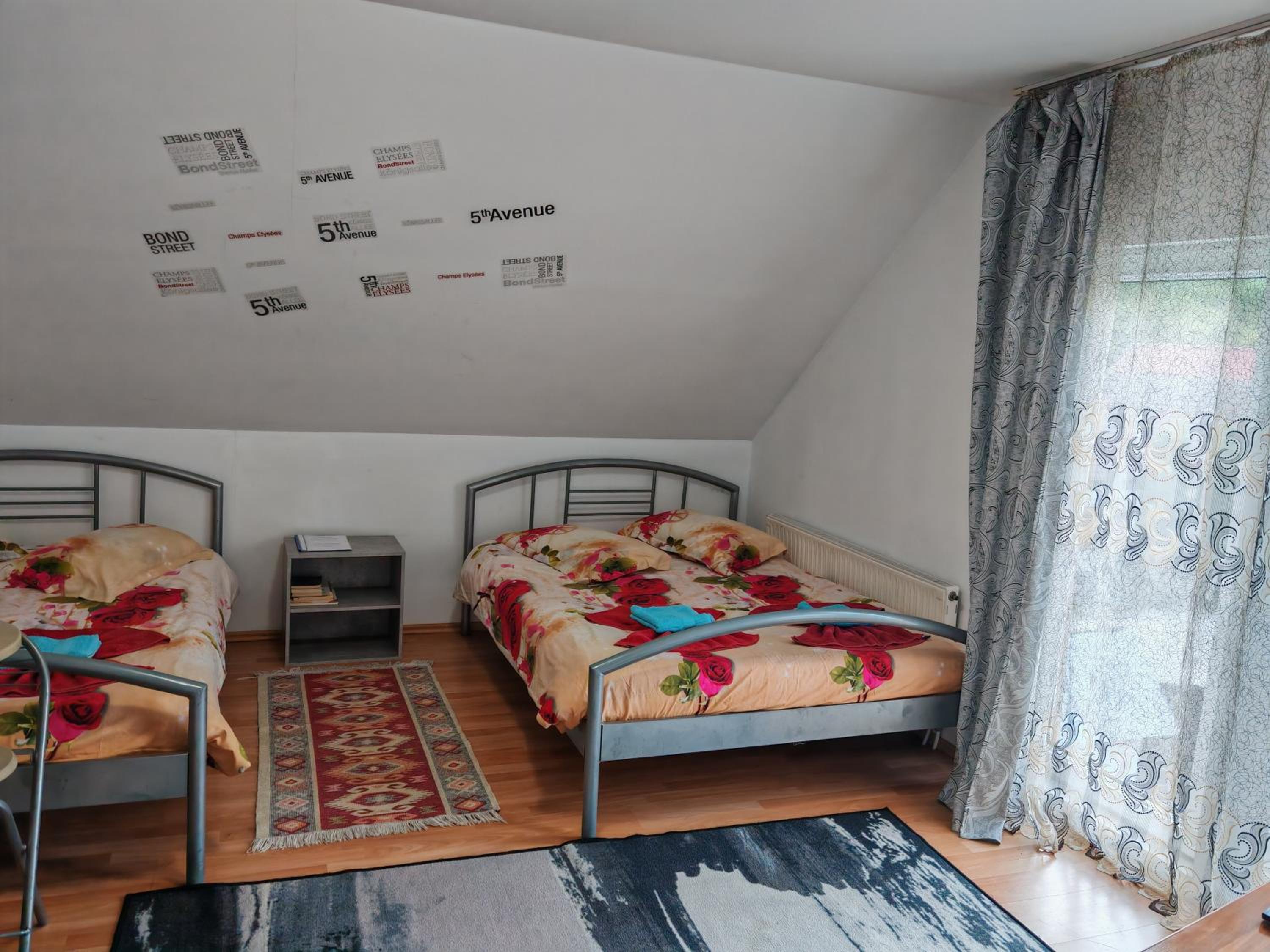Queen Room with Two Queen Beds - Photo 8
