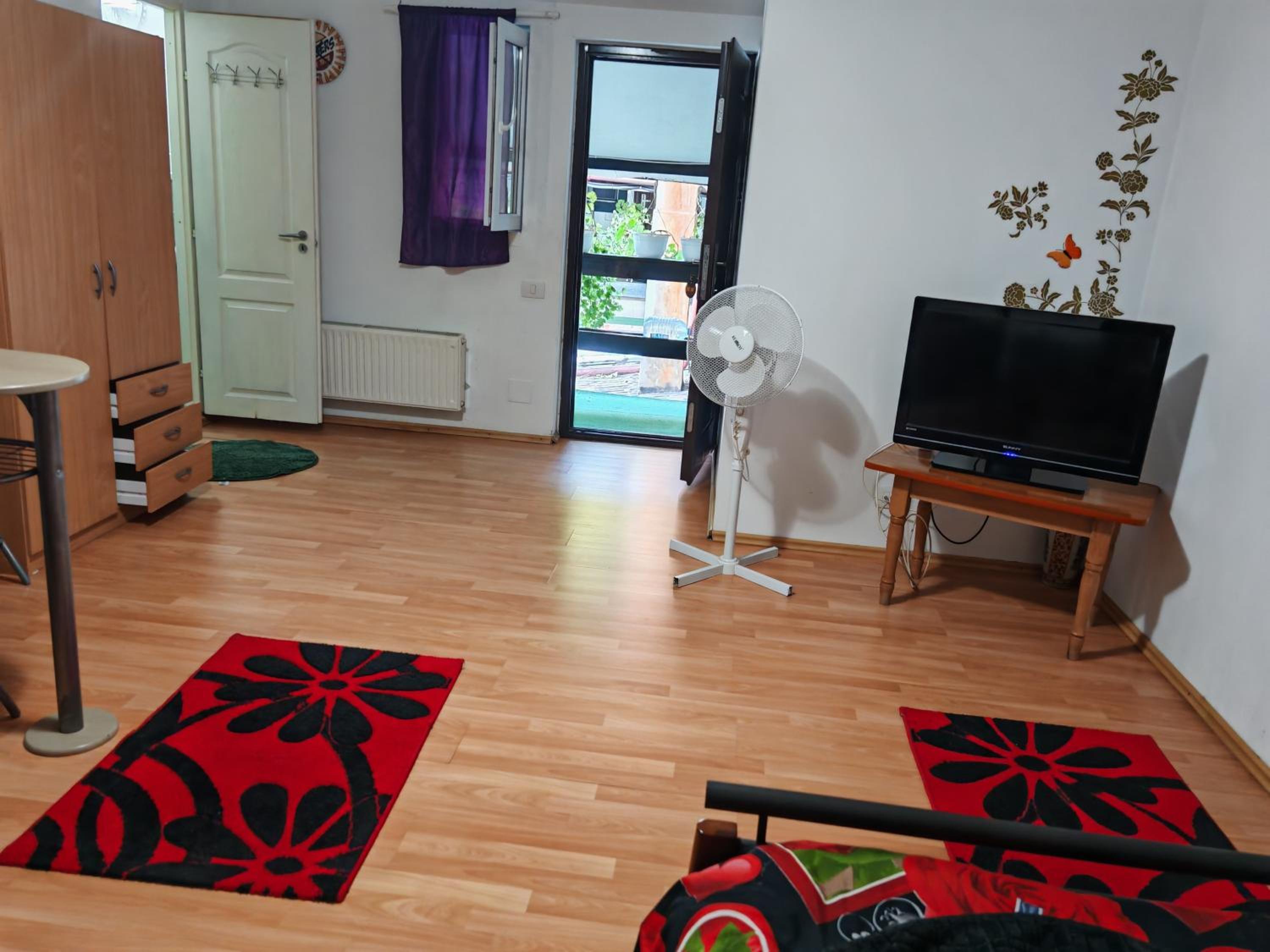 Queen Room with Two Queen Beds - Photo 6