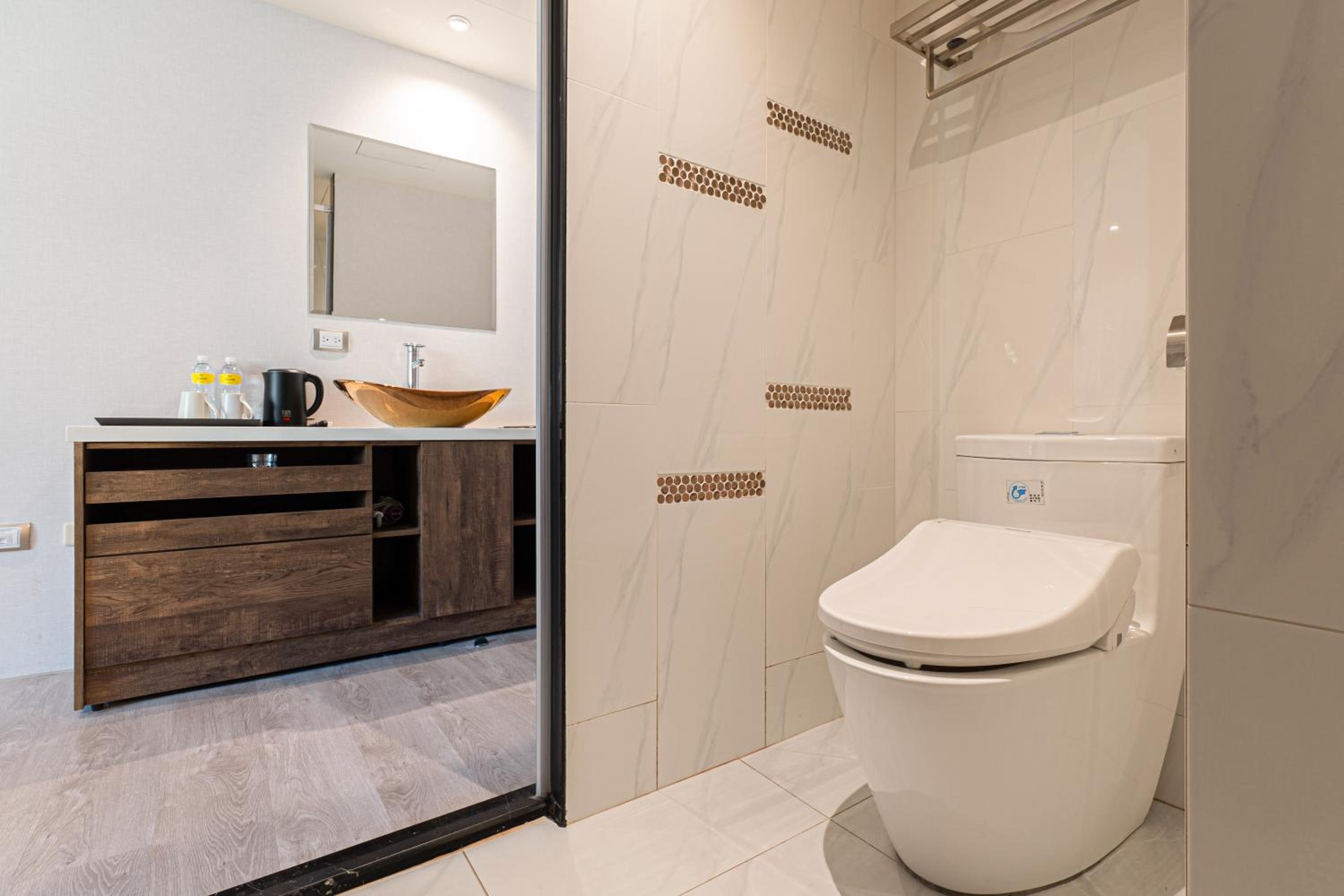 Standard Double Room - Photo 10