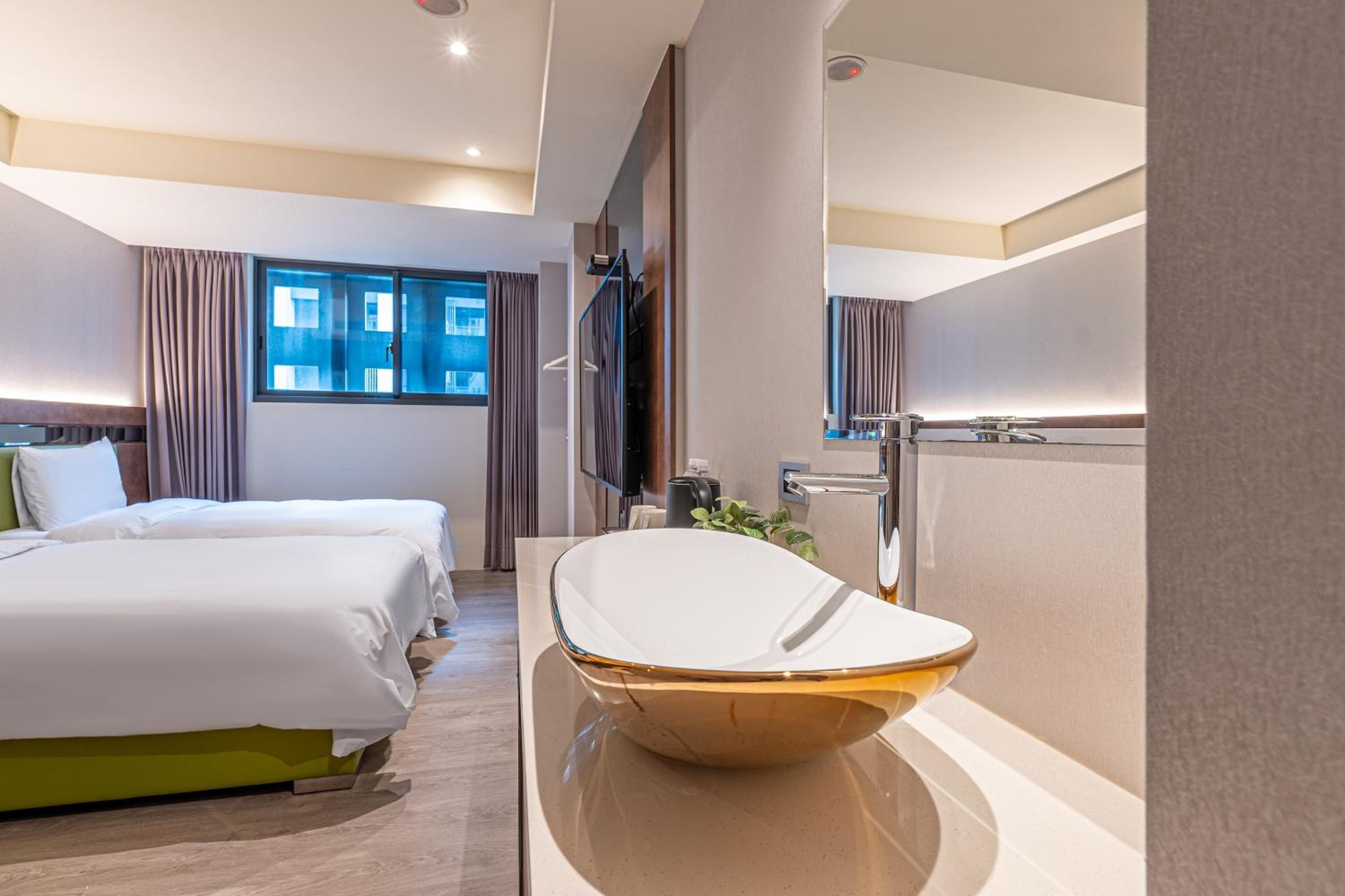 Standard Twin Room - Photo 5