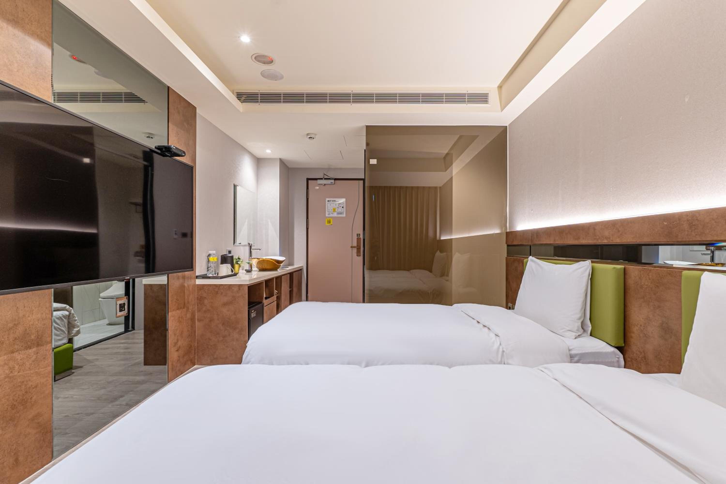 Standard Twin Room - Photo 1