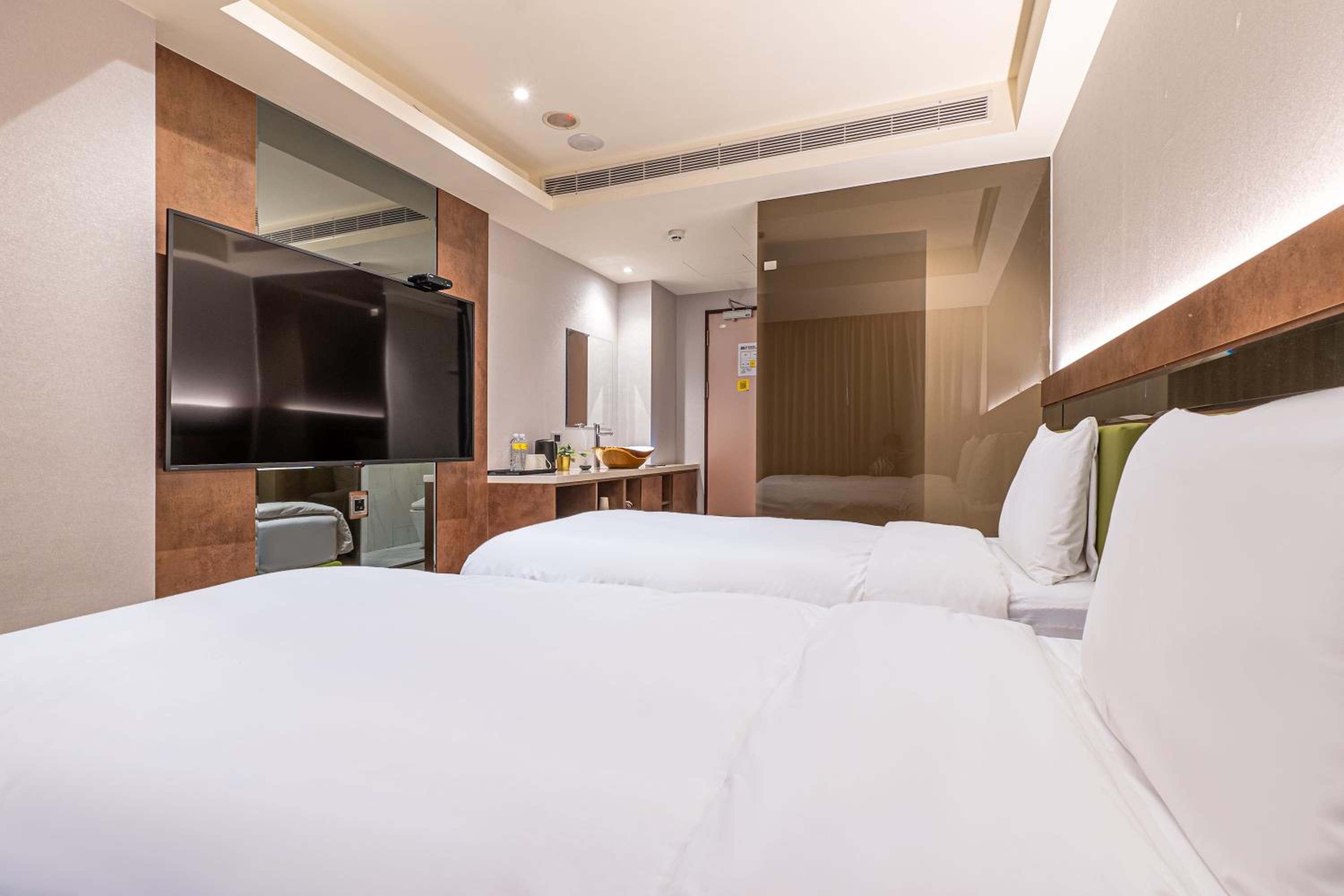 Standard Twin Room - Photo 2