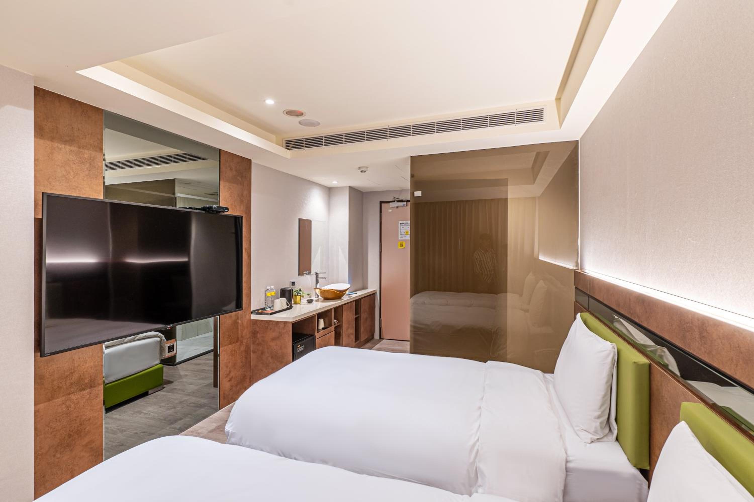 Standard Twin Room - Photo 3