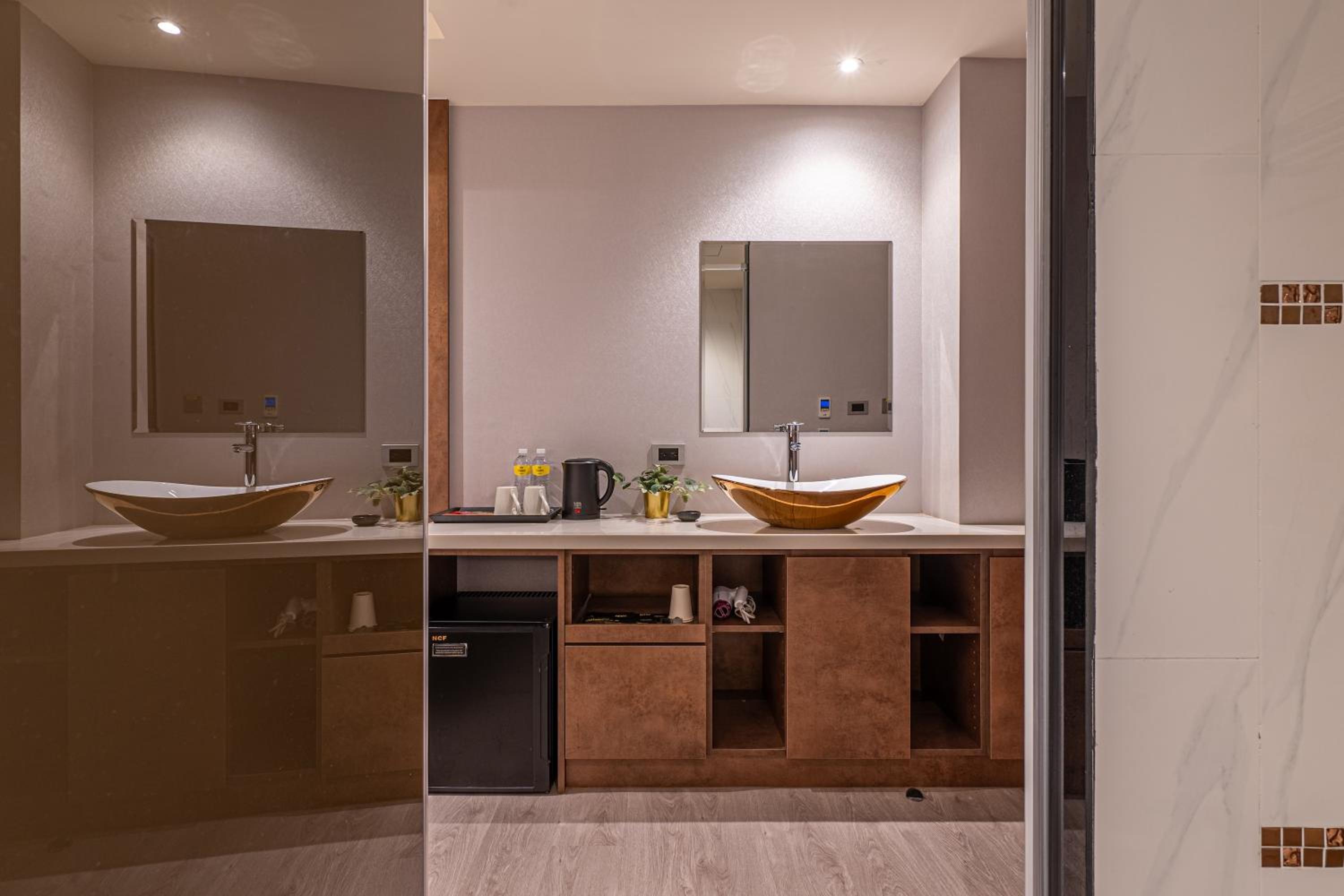 Standard Twin Room - Photo 4