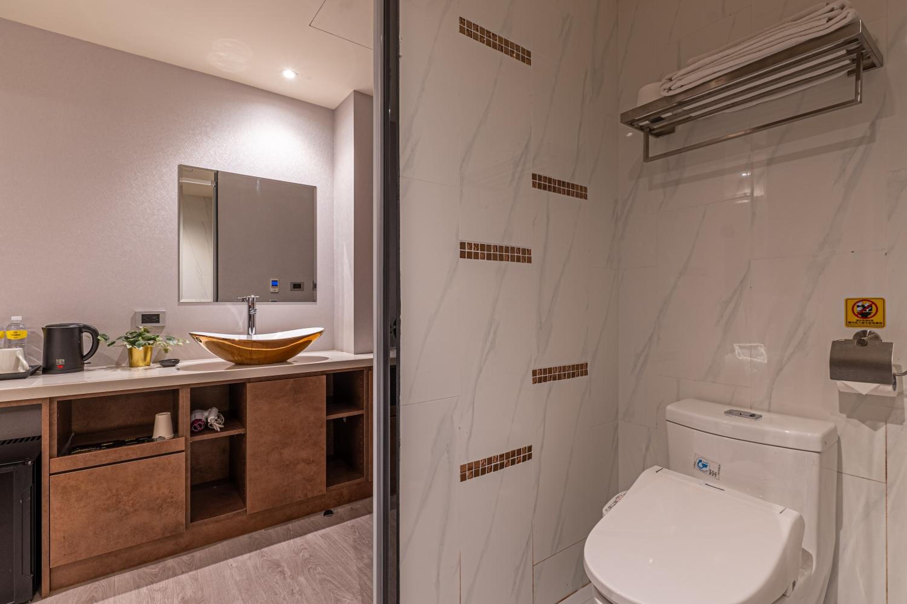 Standard Twin Room - Photo 6