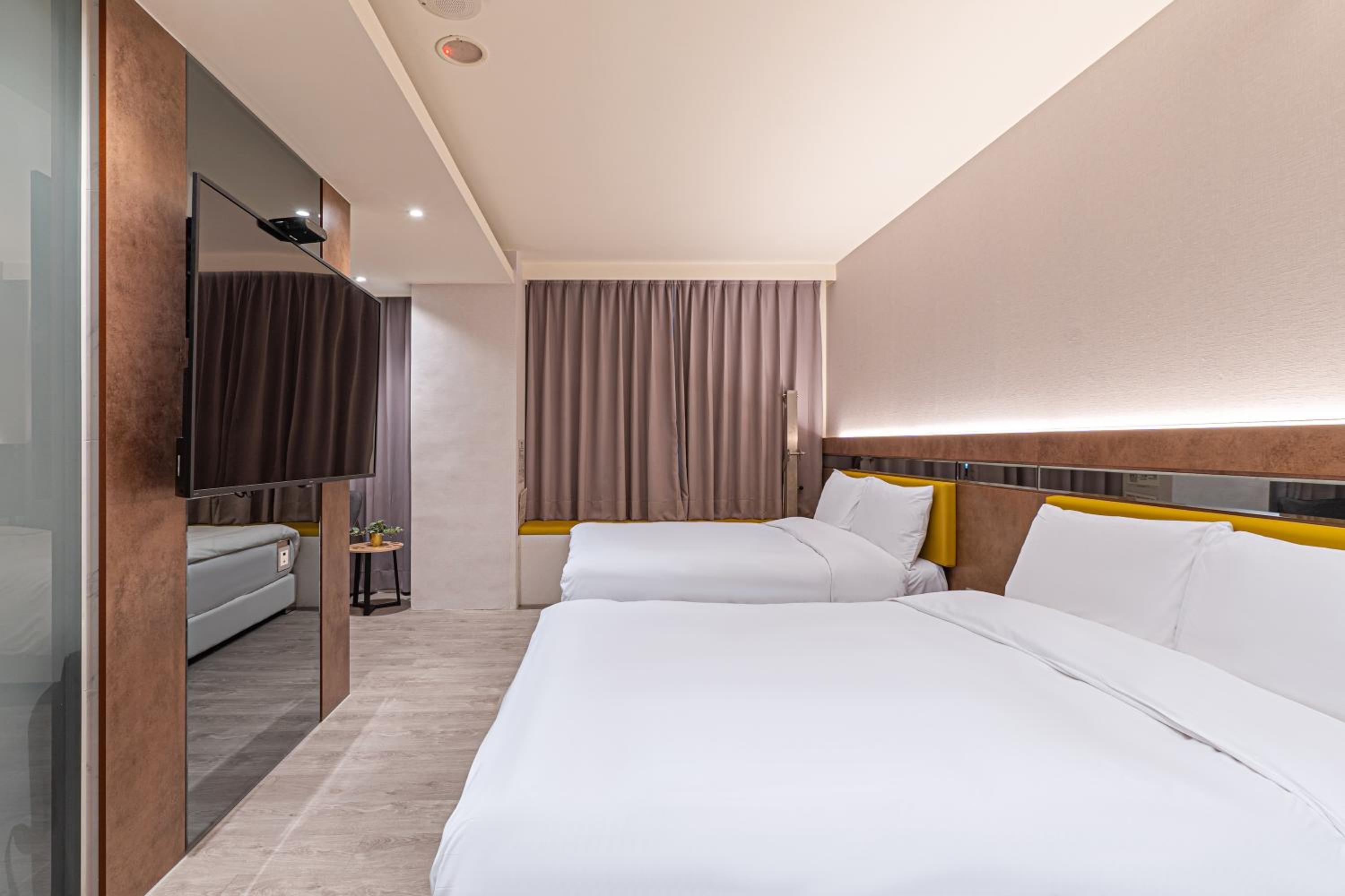 Superior Quadruple Room - Photo 1