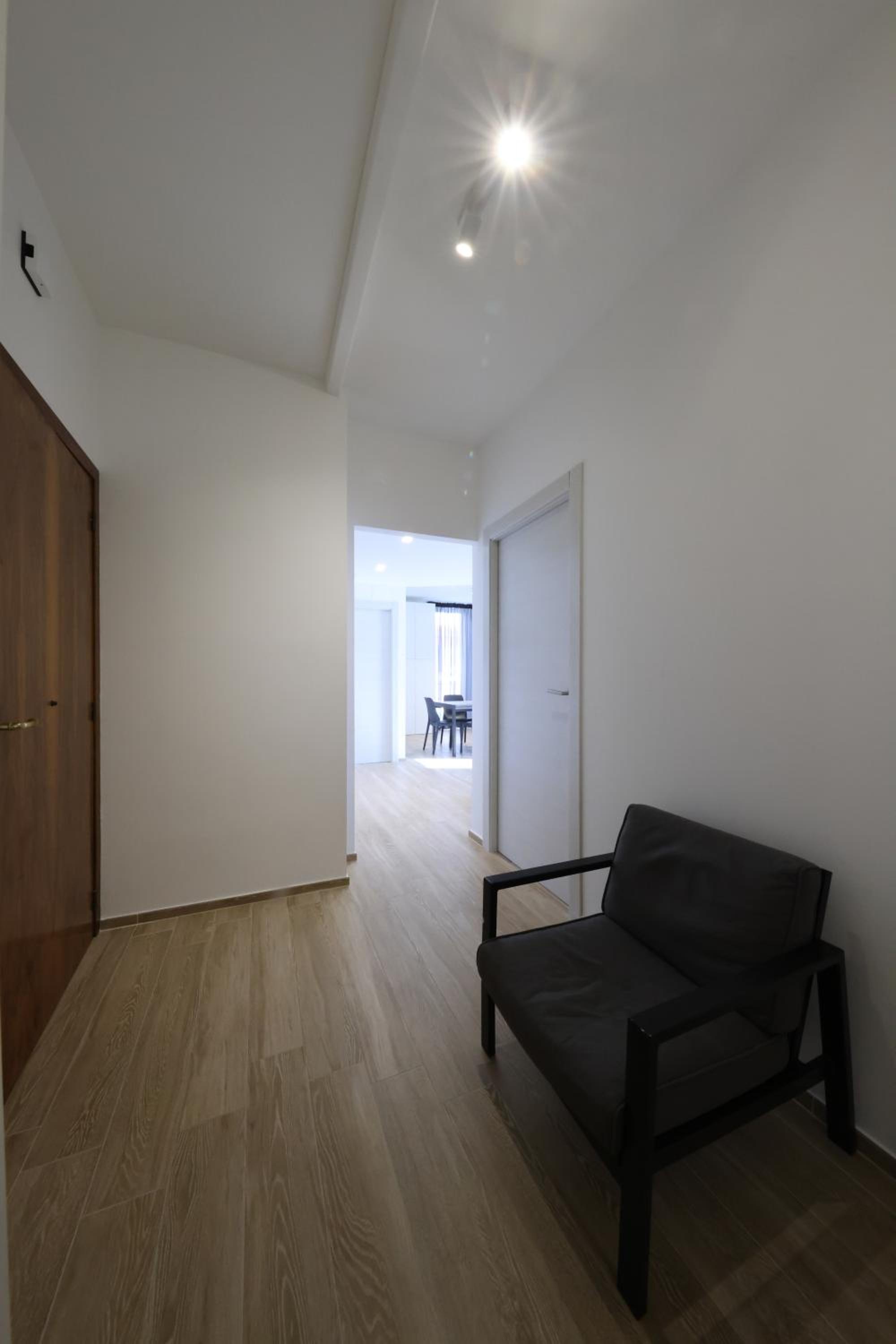Apartment with View and Balcony - Photo 3