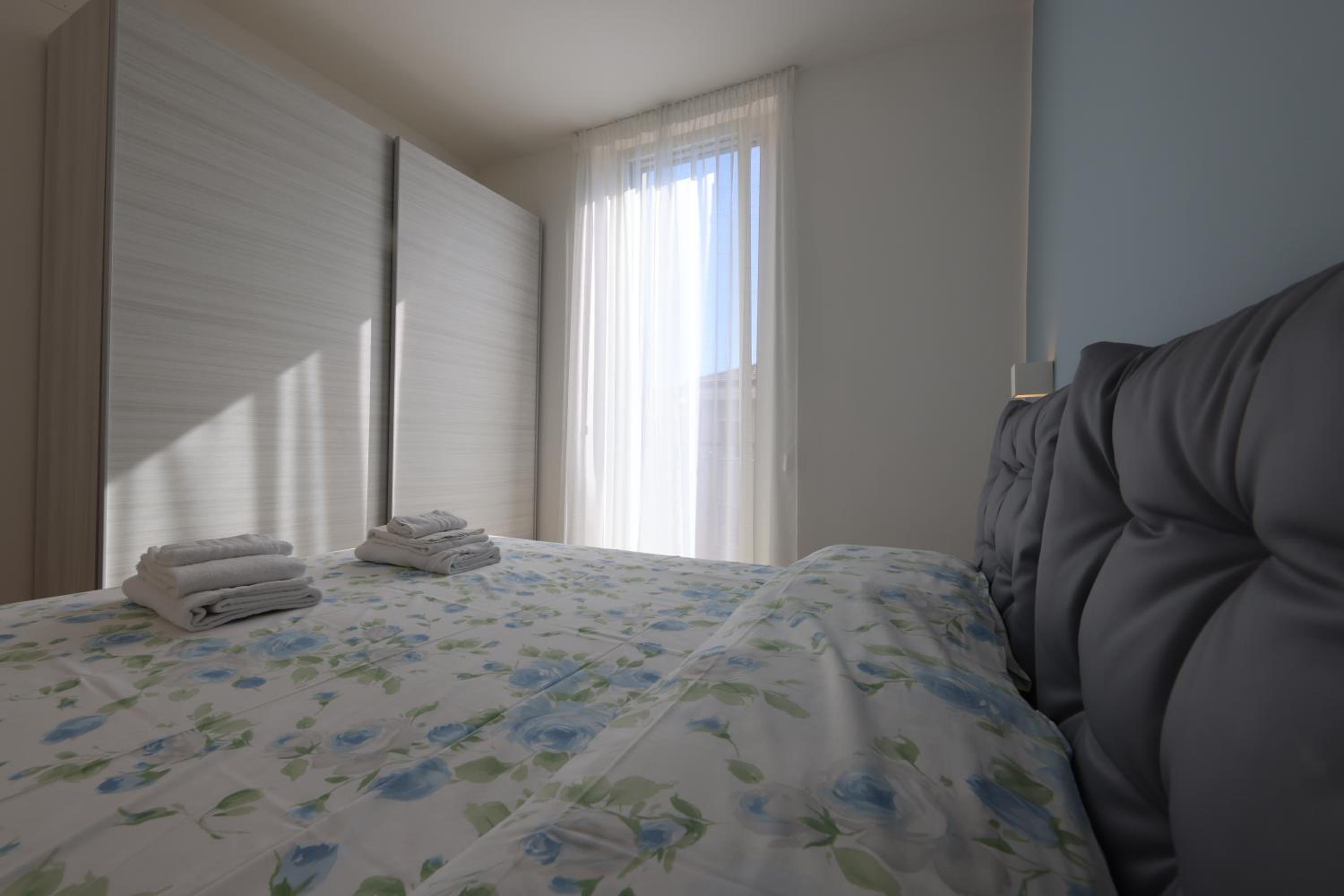 Apartment with View and Balcony - Photo 7