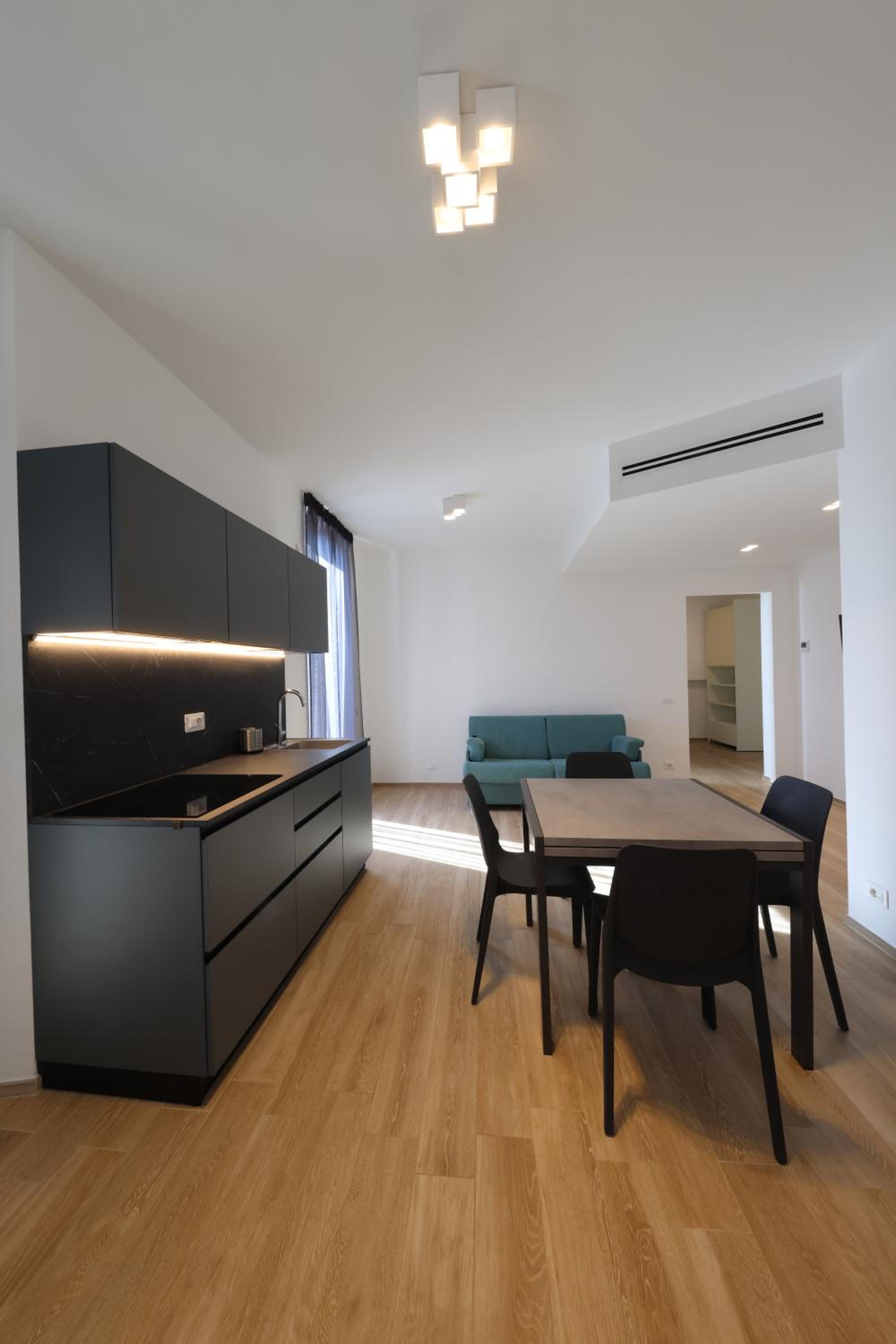 Apartment with View and Balcony - Photo 5