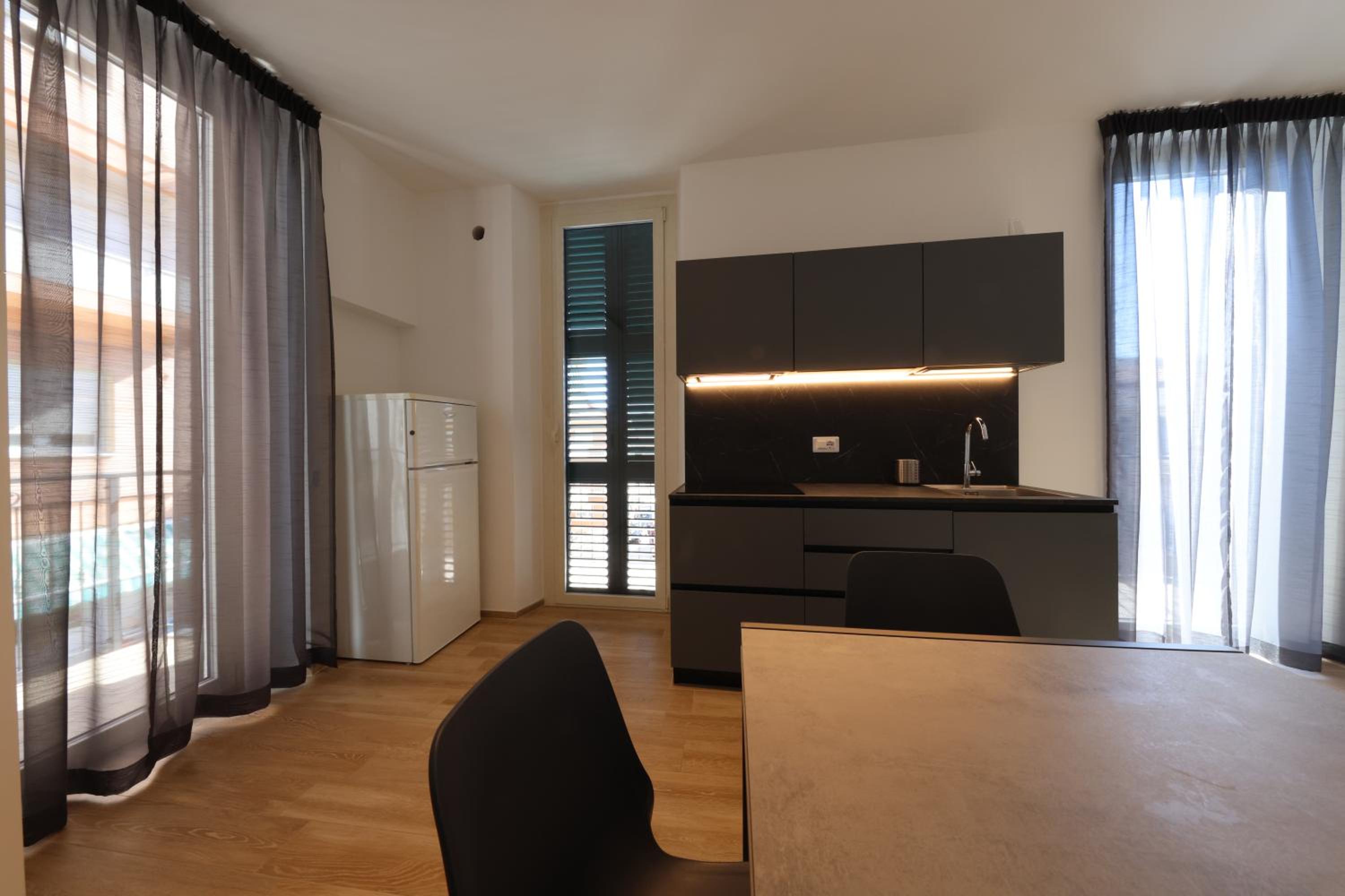 Apartment with View and Balcony - Photo 8
