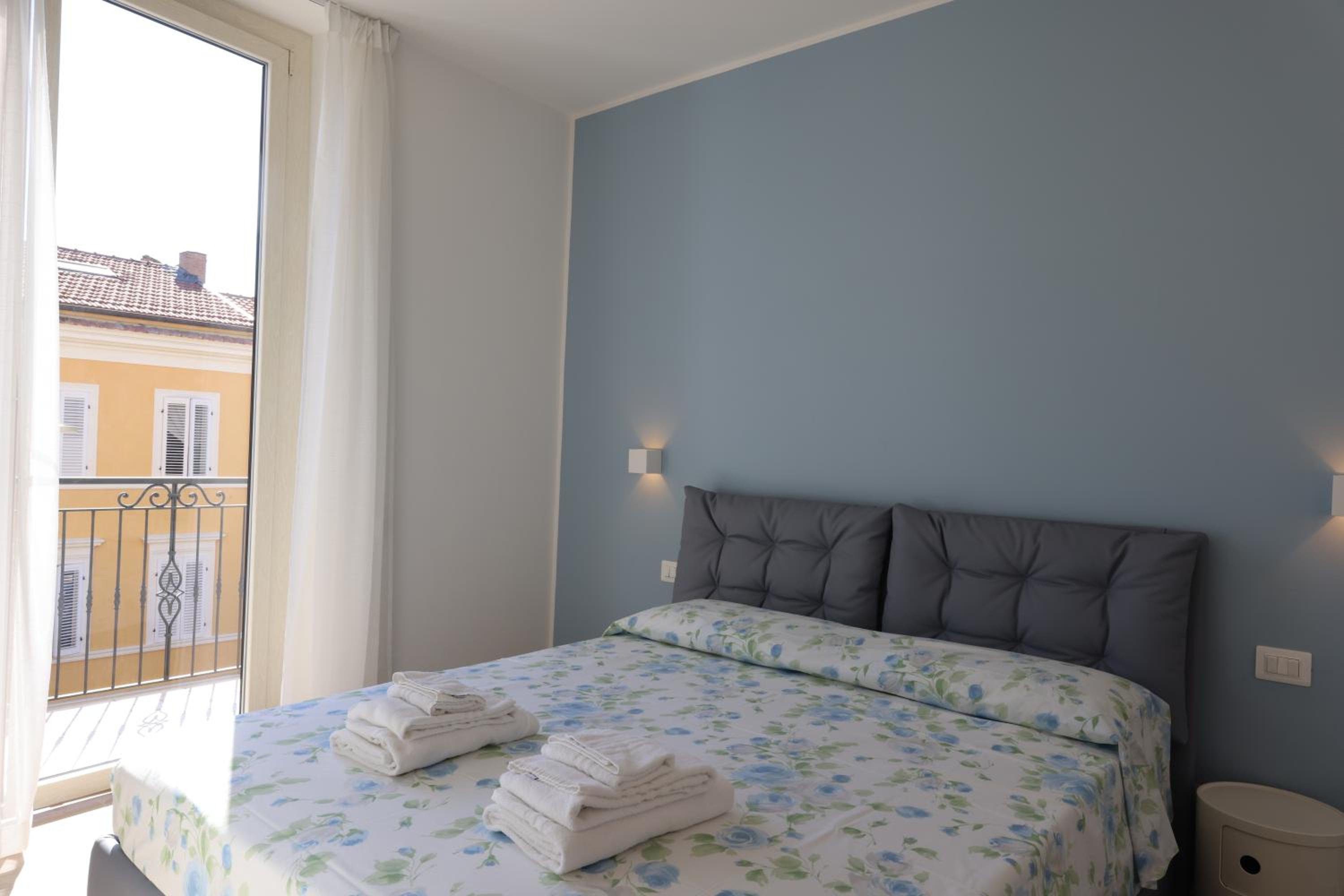 Apartment with View and Balcony - Photo 18