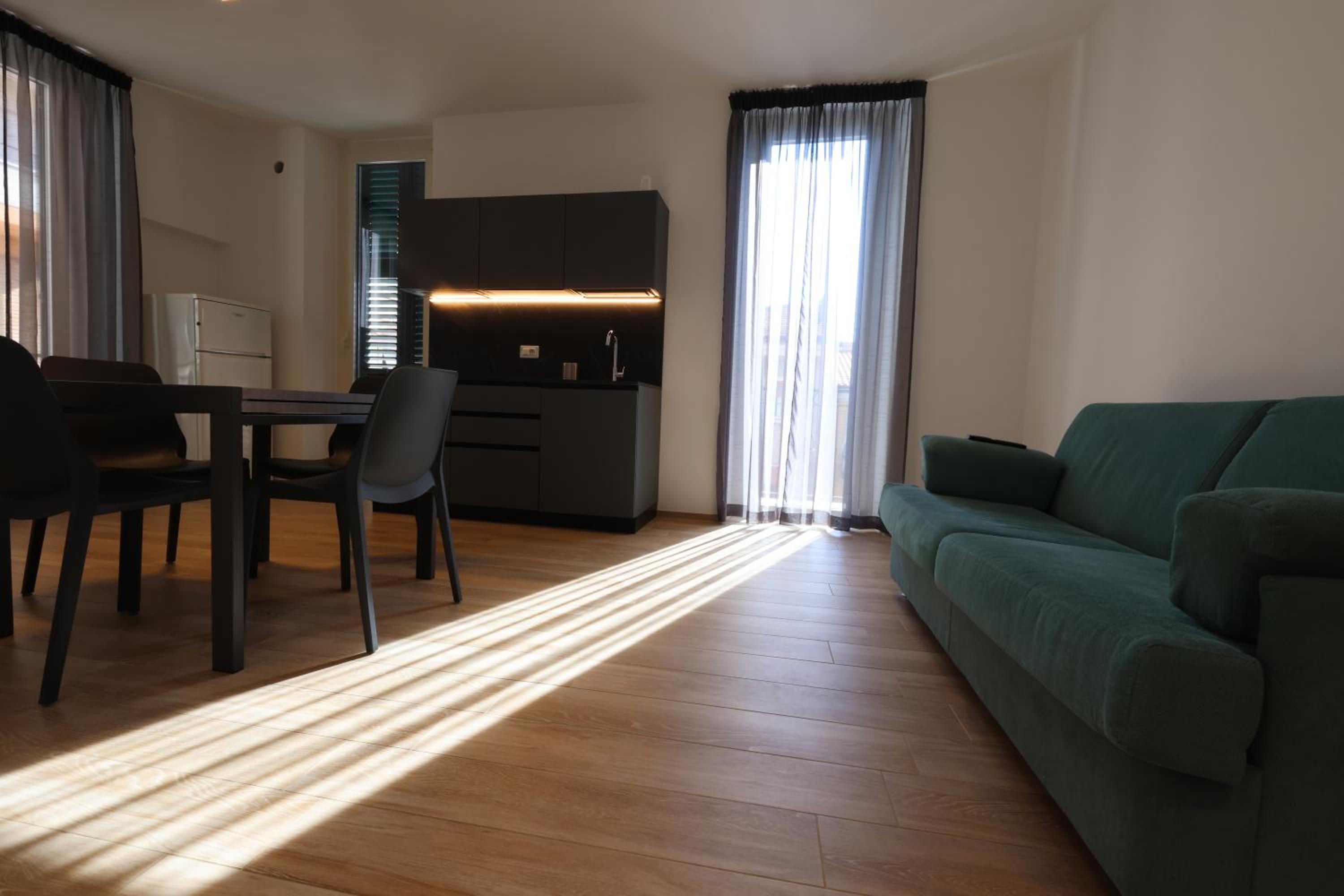 Apartment with View and Balcony - Photo 27