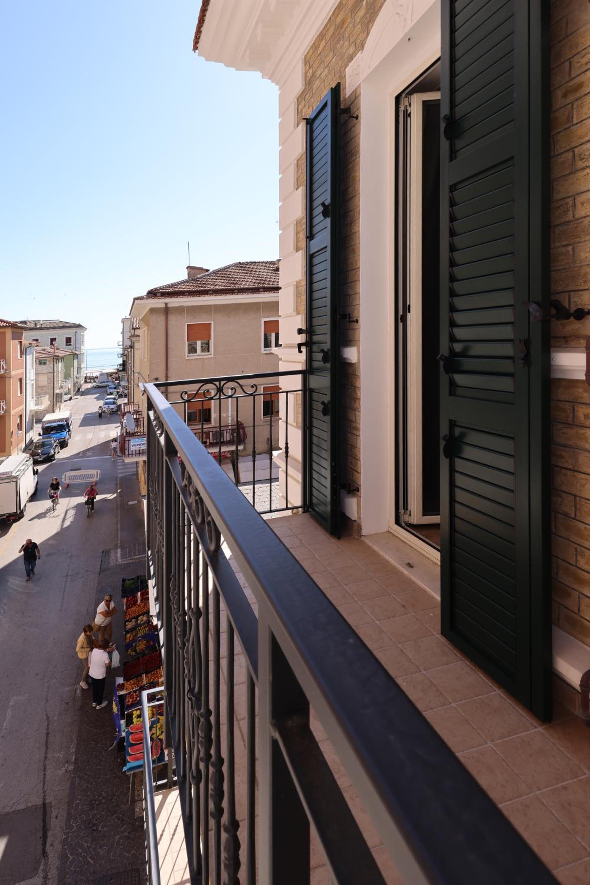 Apartment with View and Balcony - Photo 24