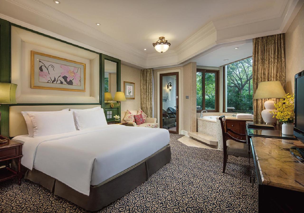 Queen Room with Garden View