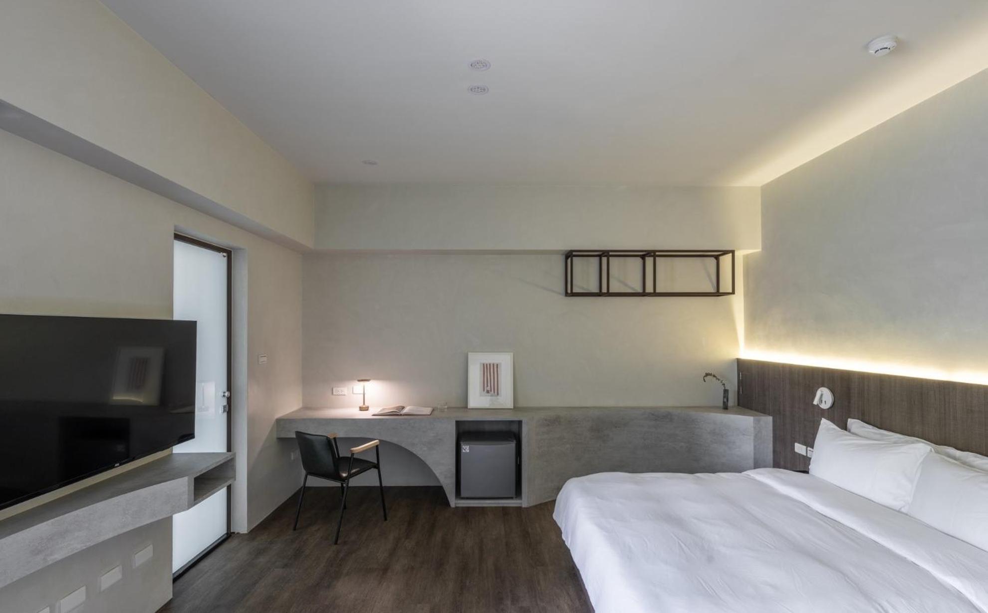 Standard Double Room - Photo 11