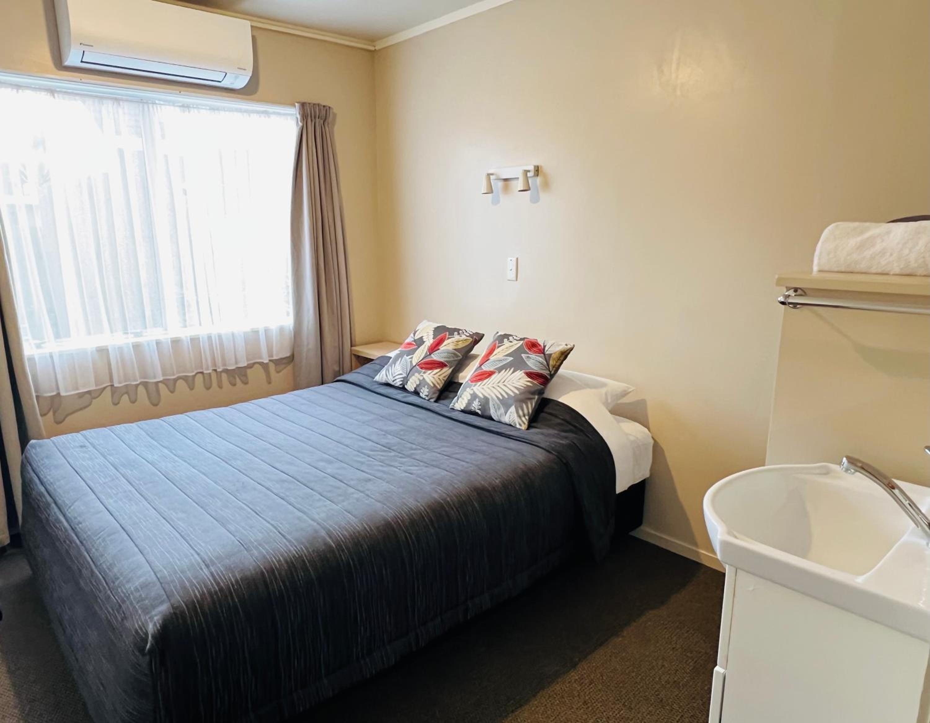 Double Room with Shared Bathroom photo 3