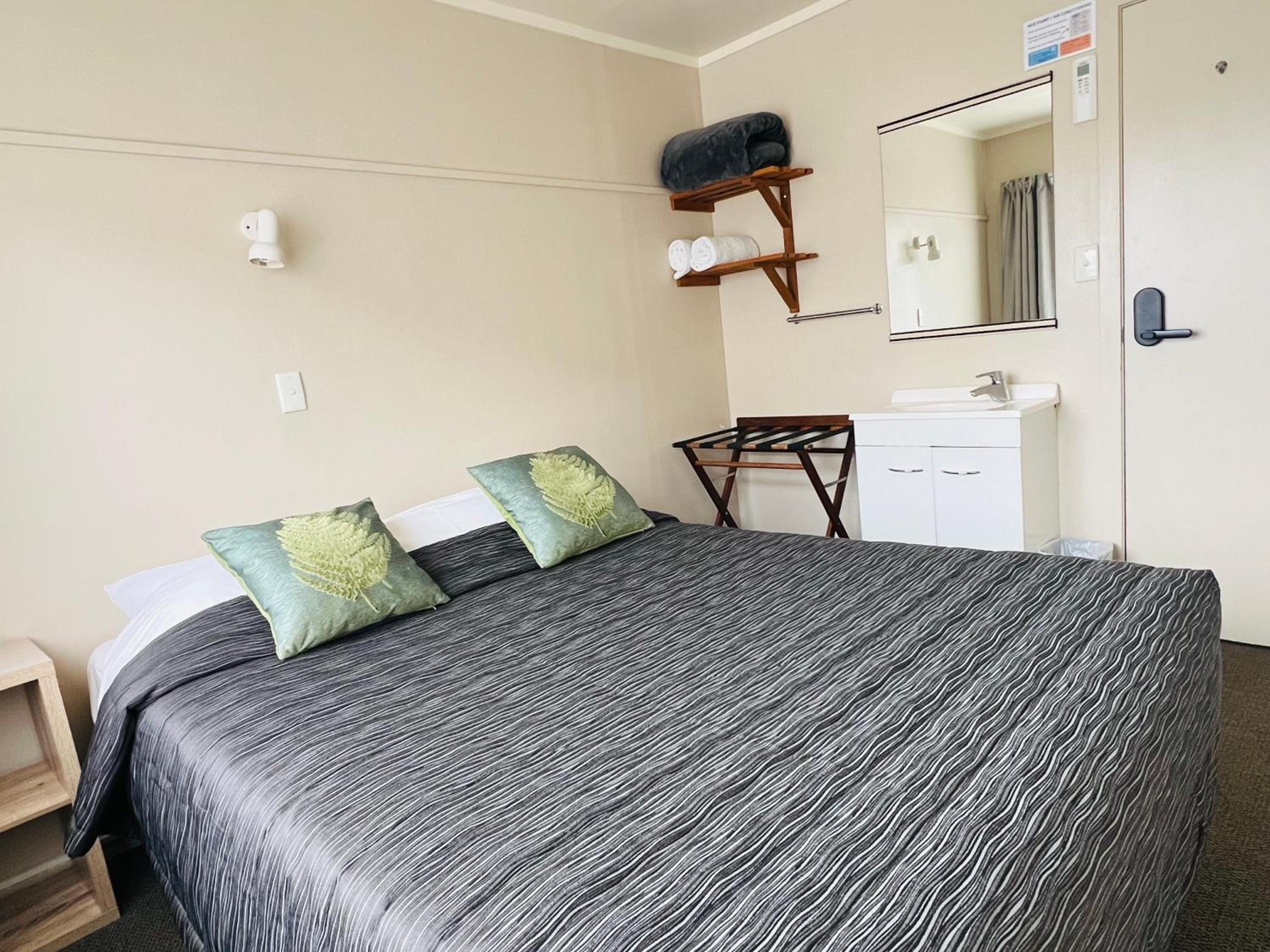 Double Room with Shared Bathroom photo 1