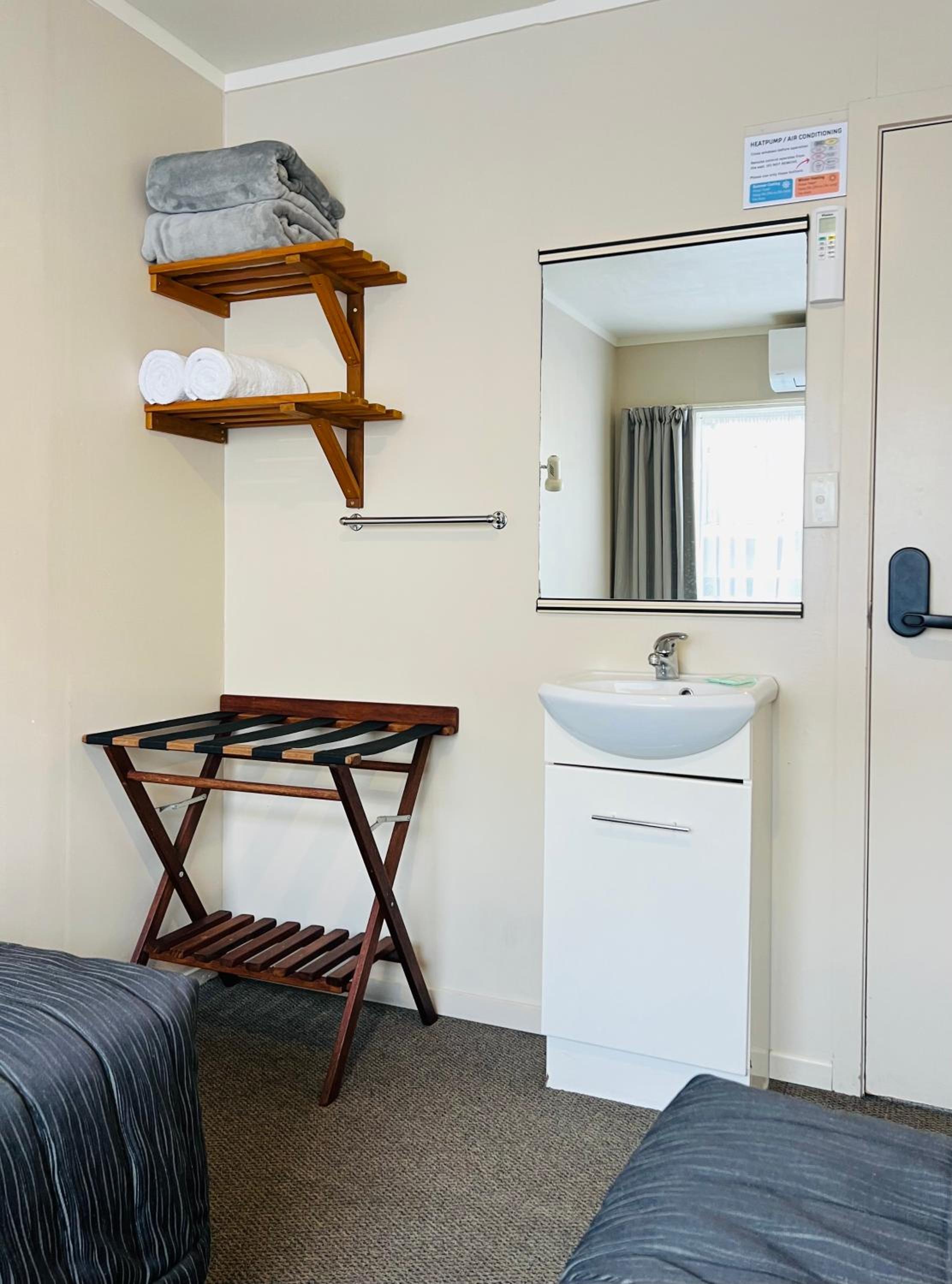 Twin Room with Shared Bathroom photo 2