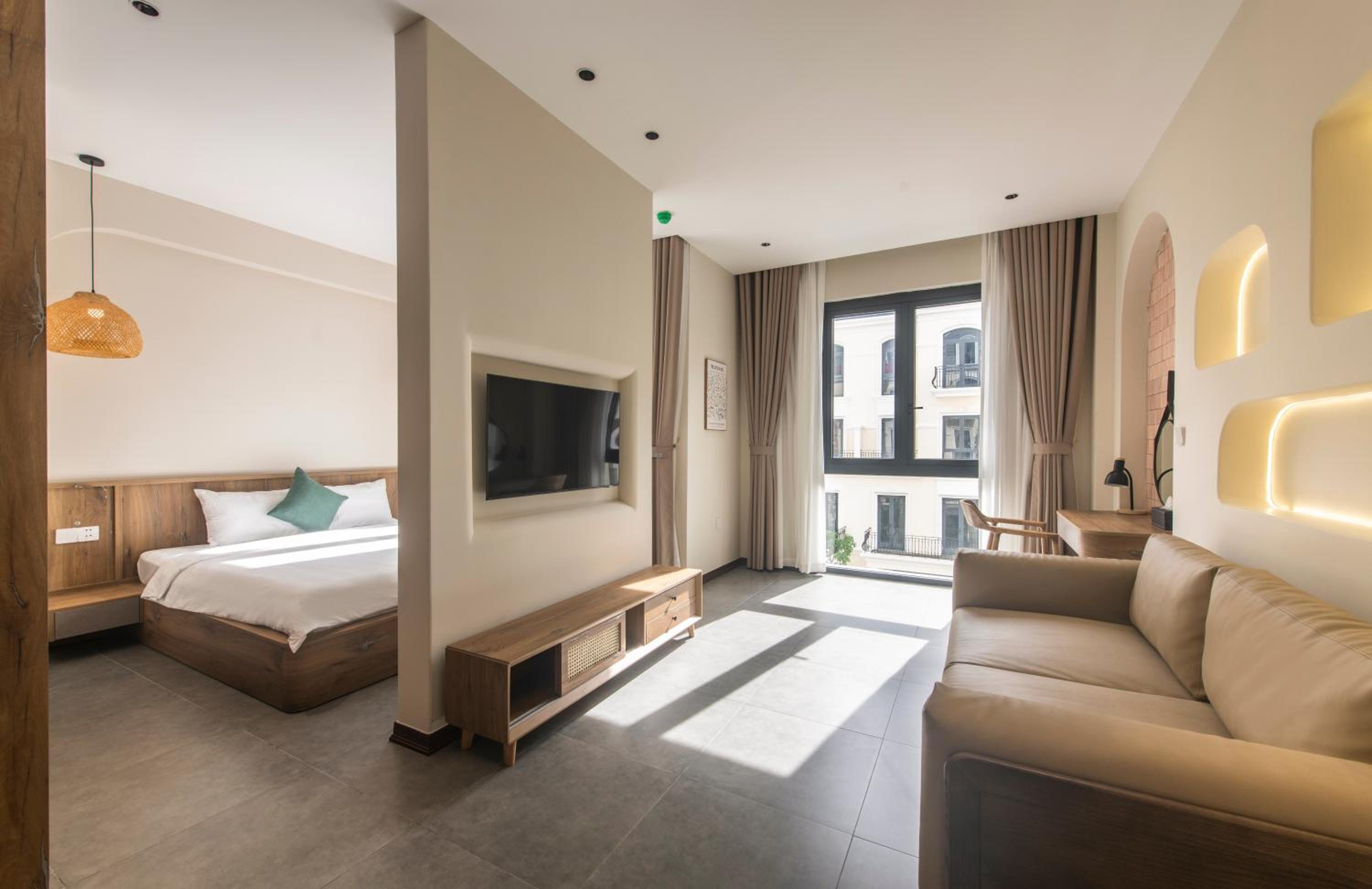 King Room with Balcony - Photo 1