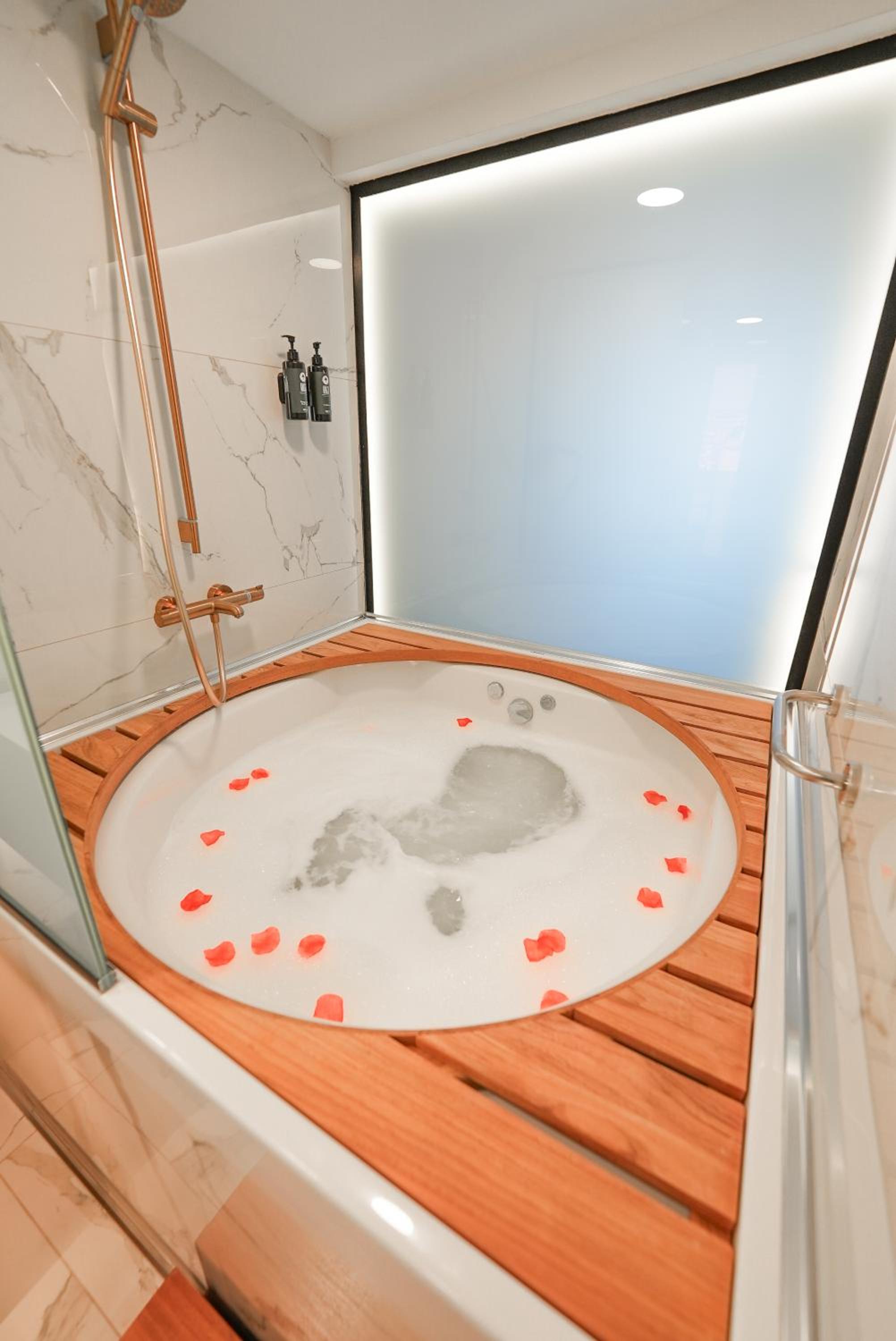 Prestige Suite - Photo 9