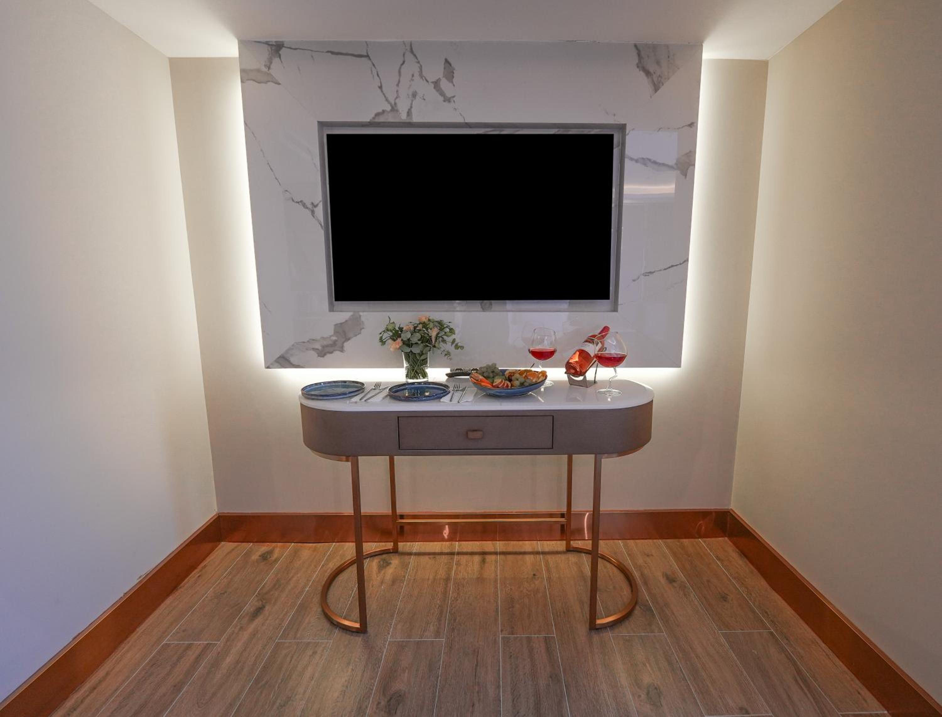 Deluxe Room - Photo 5