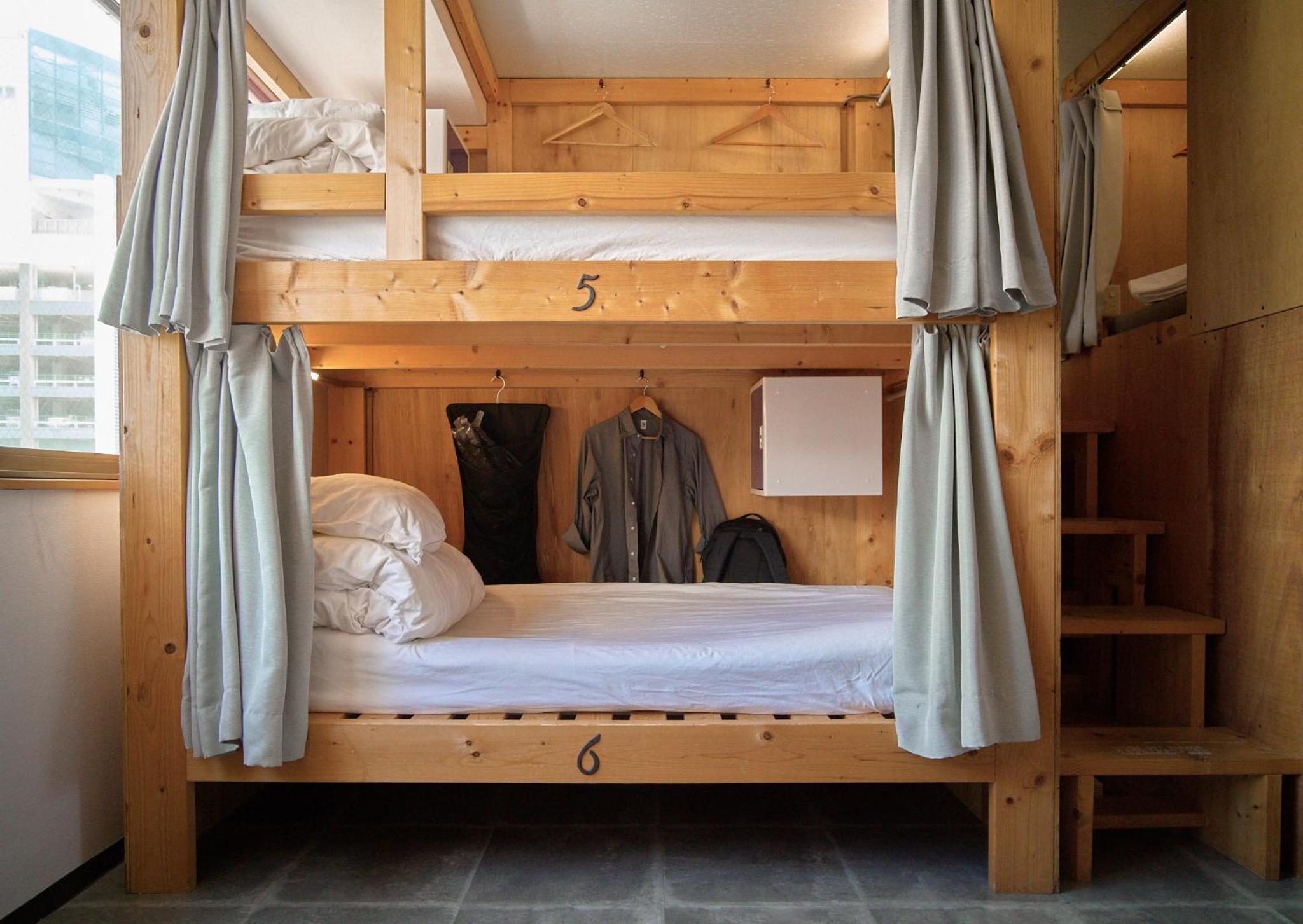 10-Bed Mixed Dormitory Room with Shared Bathroom photo 1