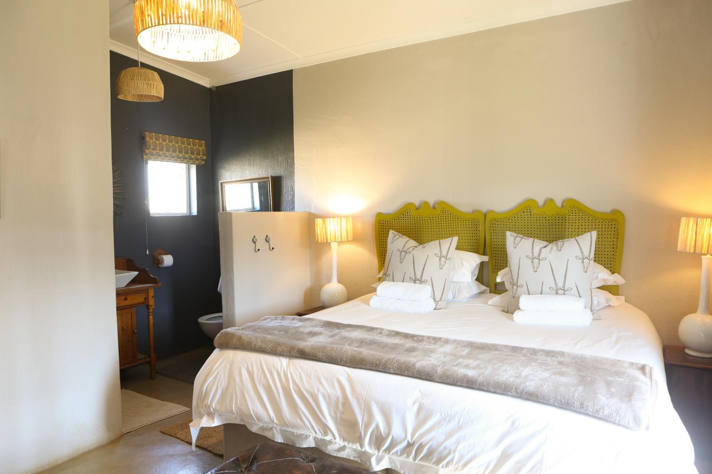 Superior King Room - Photo 10