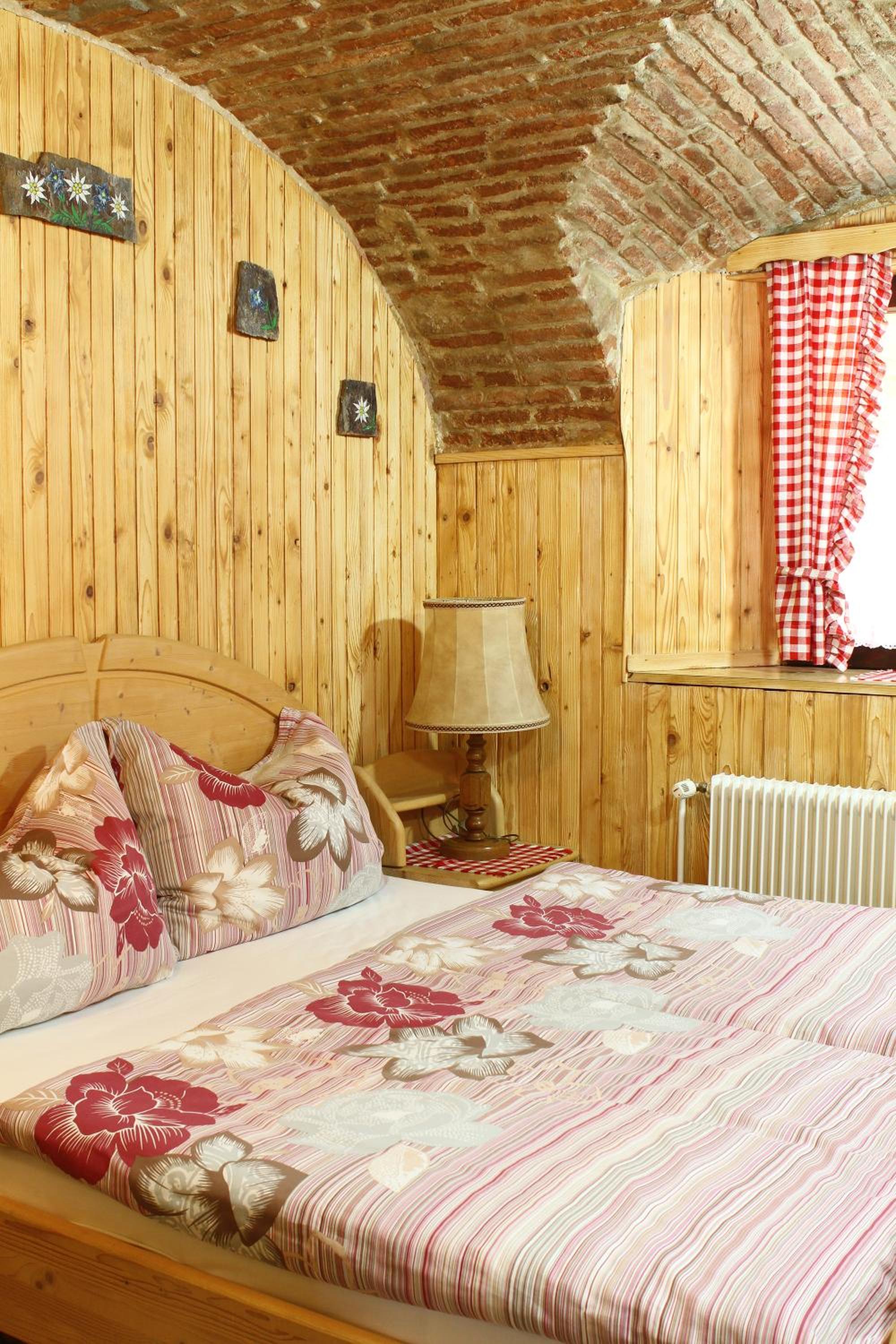 Deluxe One-Bedroom Apartment with Garden View photo 1